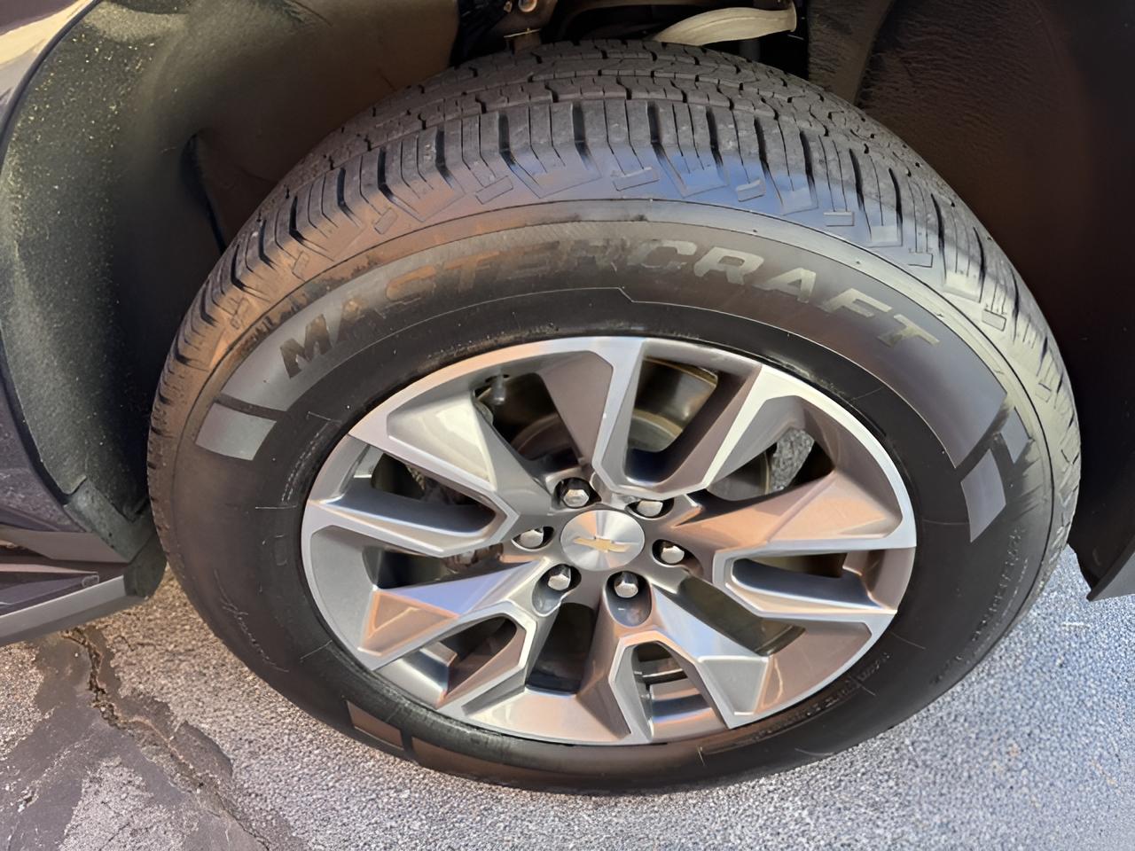 2022 Chevrolet Suburban LT, Luxury pkg, Panoramic Sunroof, 2nd Row Buckets,