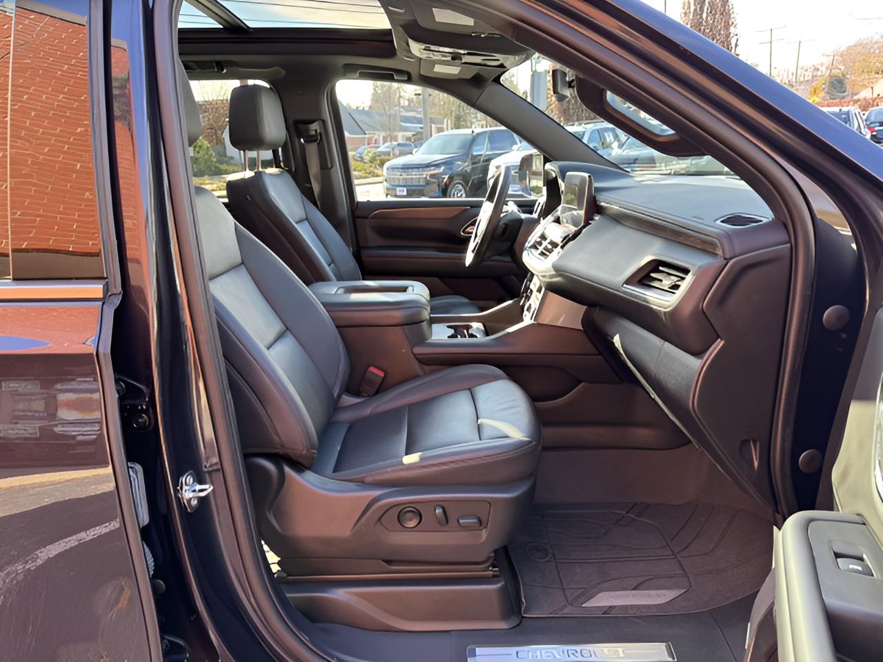 2022 Chevrolet Suburban LT, Luxury pkg, Panoramic Sunroof, 2nd Row Buckets,