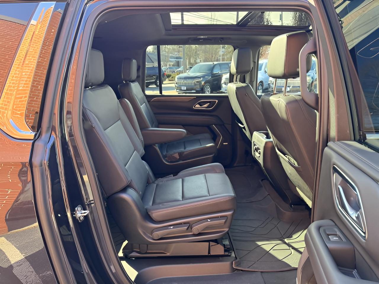 2022 Chevrolet Suburban LT, Luxury pkg, Panoramic Sunroof, 2nd Row Buckets,