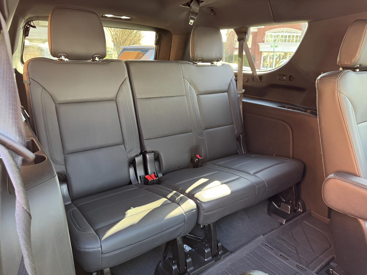 2022 Chevrolet Suburban LT, Luxury pkg, Panoramic Sunroof, 2nd Row Buckets,