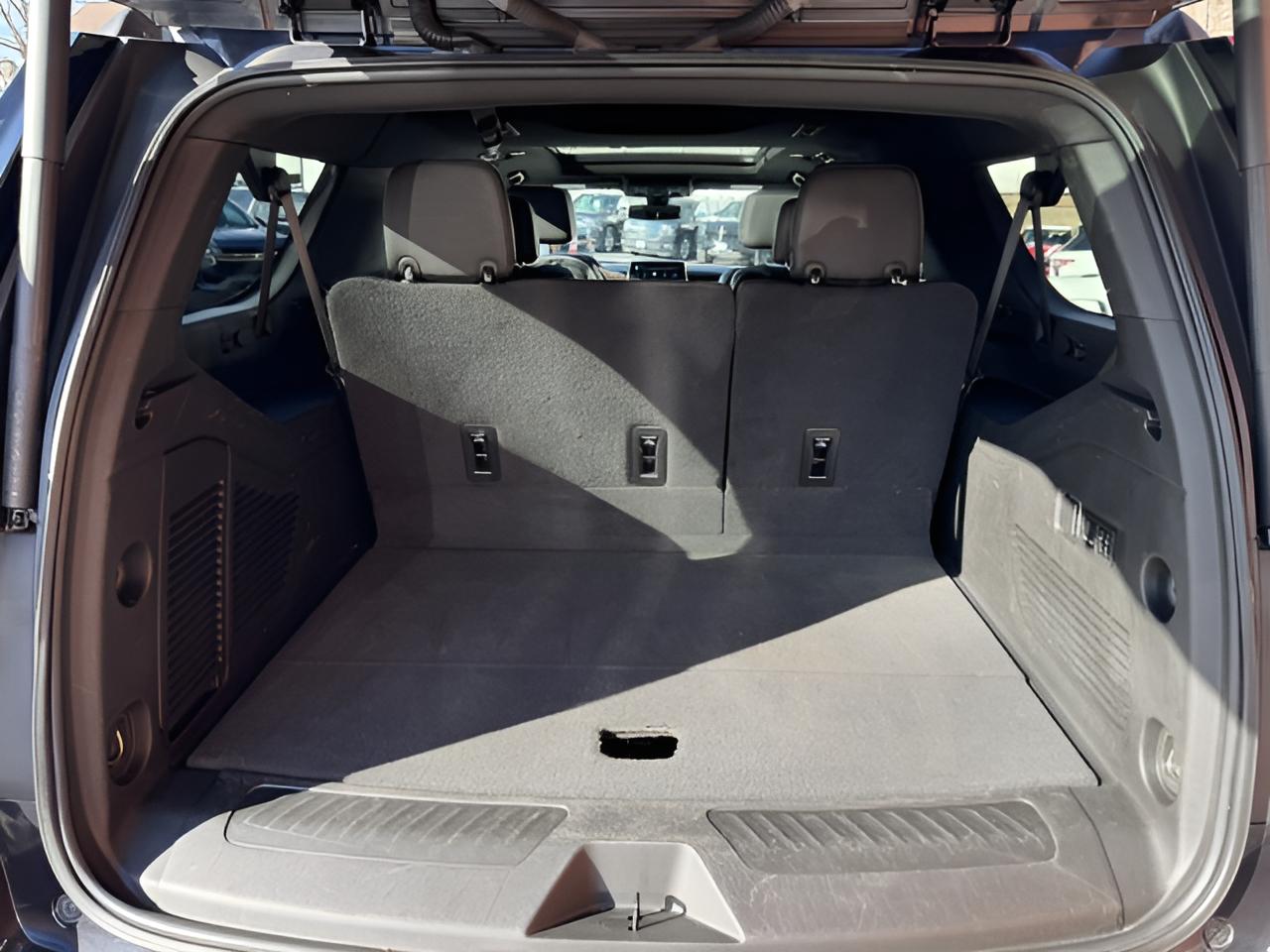 2022 Chevrolet Suburban LT, Luxury pkg, Panoramic Sunroof, 2nd Row Buckets,