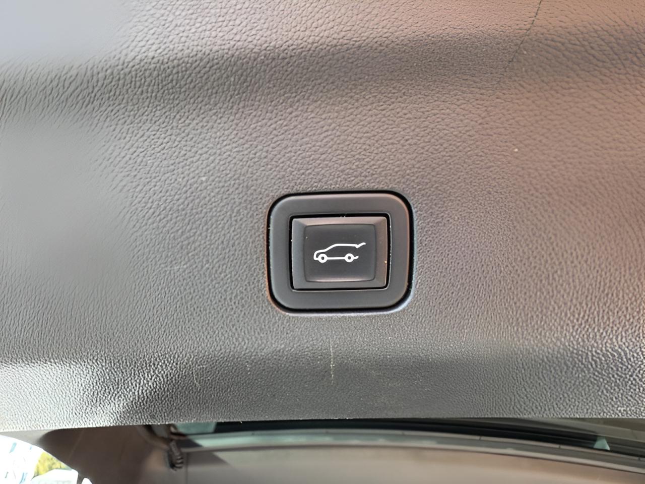 2022 Chevrolet Suburban LT, Luxury pkg, Panoramic Sunroof, 2nd Row Buckets,