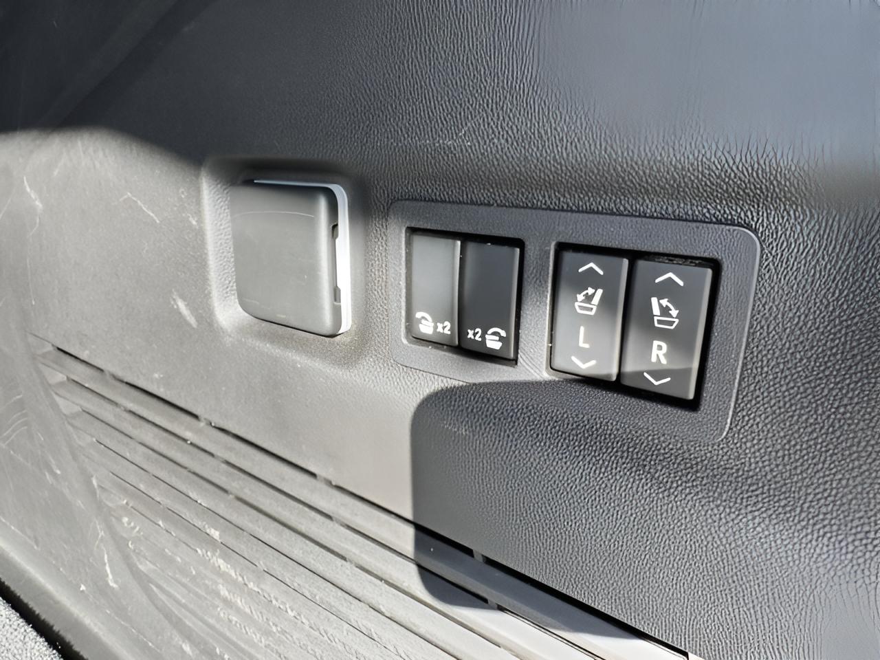 2022 Chevrolet Suburban LT, Luxury pkg, Panoramic Sunroof, 2nd Row Buckets,