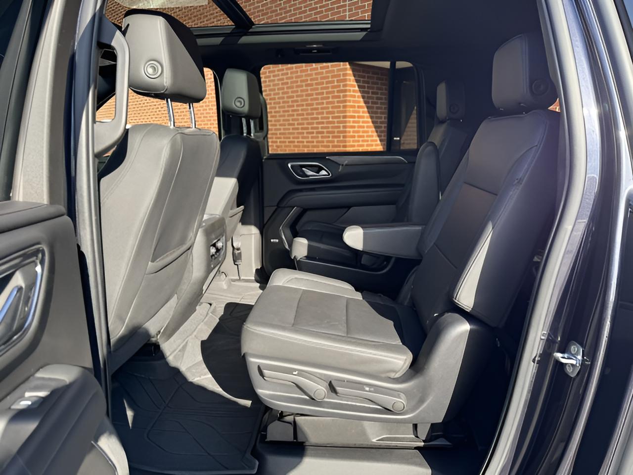 2022 Chevrolet Suburban LT, Luxury pkg, Panoramic Sunroof, 2nd Row Buckets,