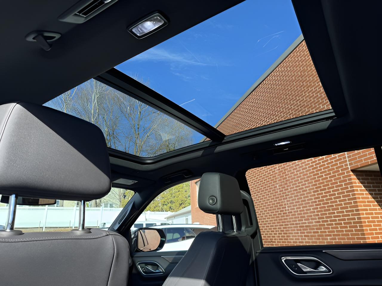 2022 Chevrolet Suburban LT, Luxury pkg, Panoramic Sunroof, 2nd Row Buckets,