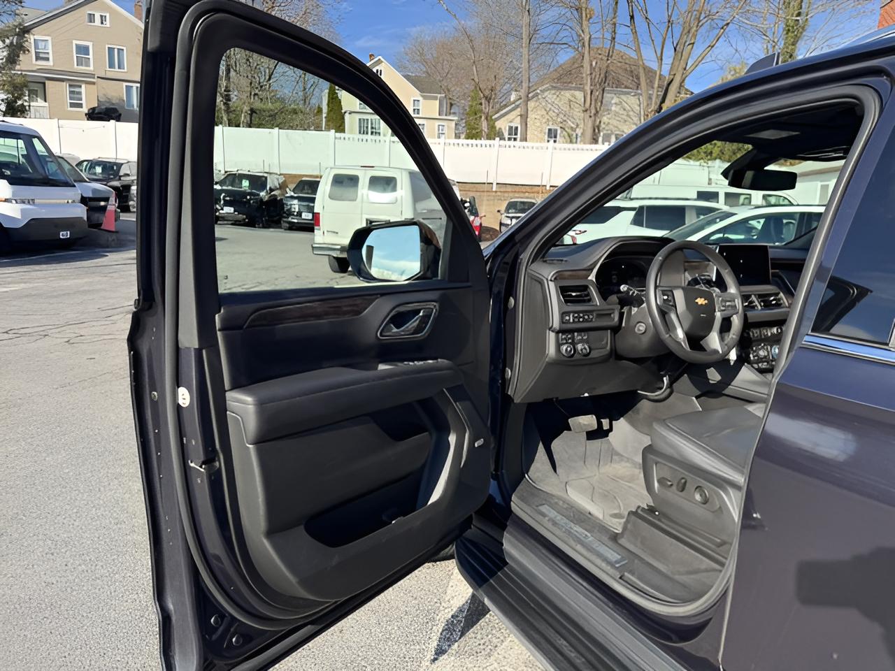 2022 Chevrolet Suburban LT, Luxury pkg, Panoramic Sunroof, 2nd Row Buckets,