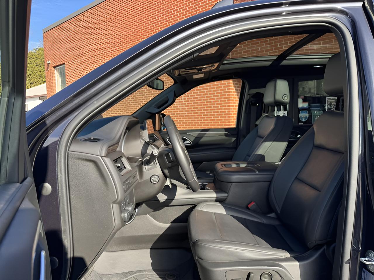 2022 Chevrolet Suburban LT, Luxury pkg, Panoramic Sunroof, 2nd Row Buckets,