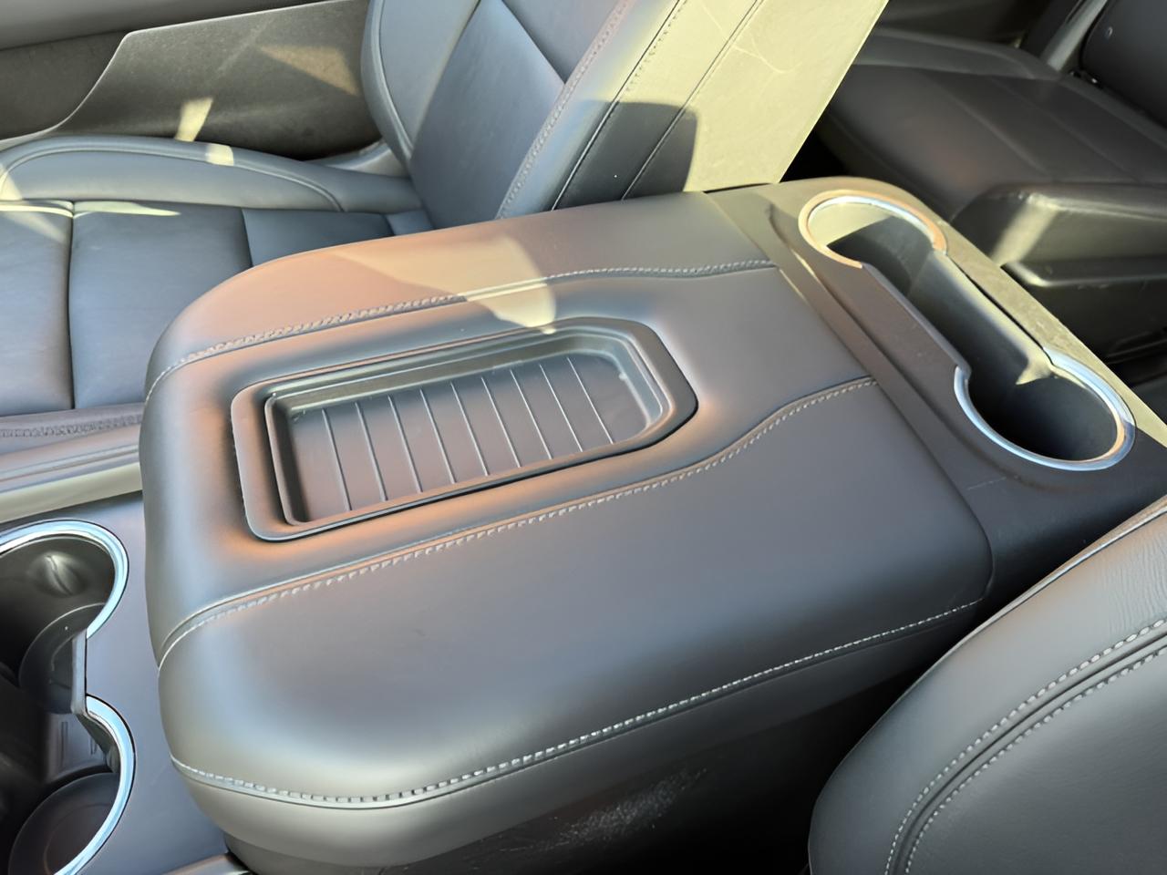 2022 Chevrolet Suburban LT, Luxury pkg, Panoramic Sunroof, 2nd Row Buckets,