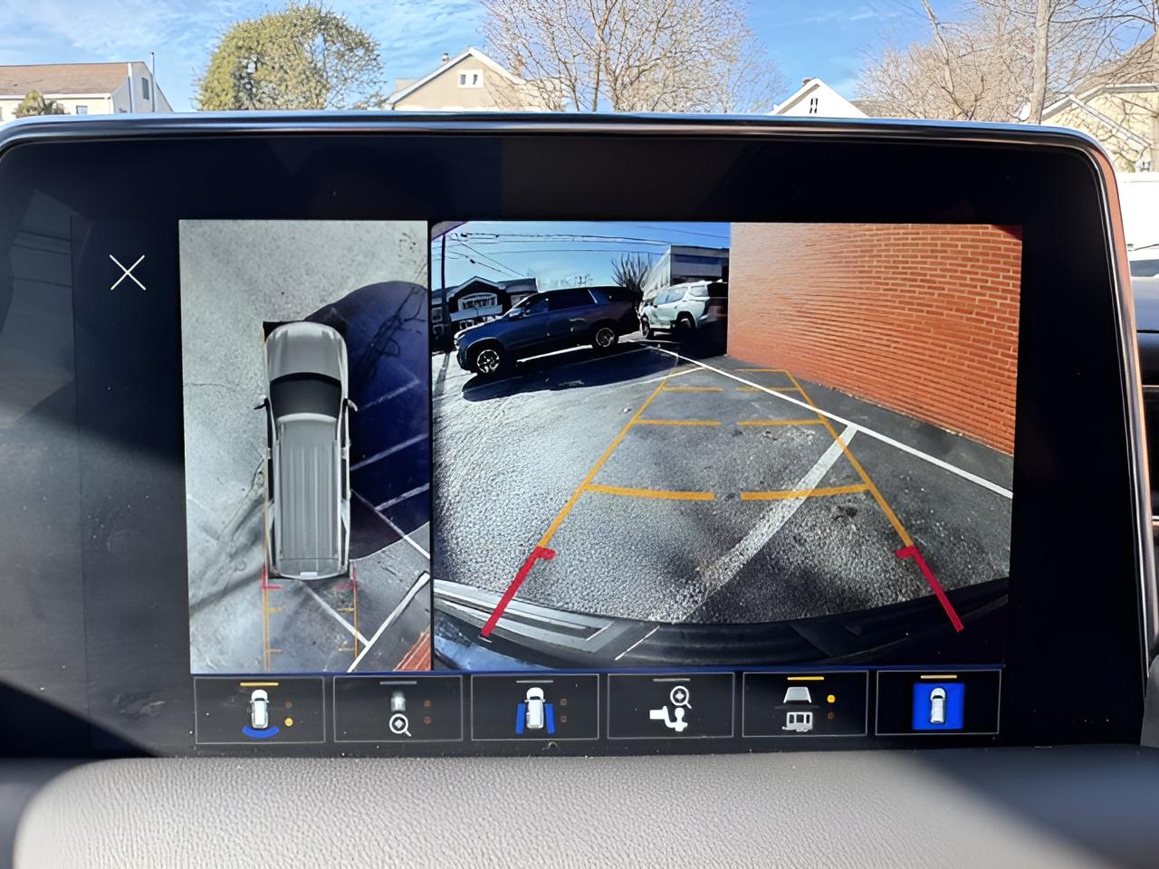 2022 Chevrolet Suburban LT, Luxury pkg, Panoramic Sunroof, 2nd Row Buckets,