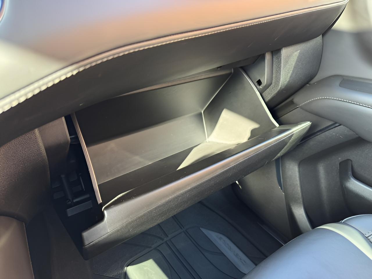 2022 Chevrolet Suburban LT, Luxury pkg, Panoramic Sunroof, 2nd Row Buckets,