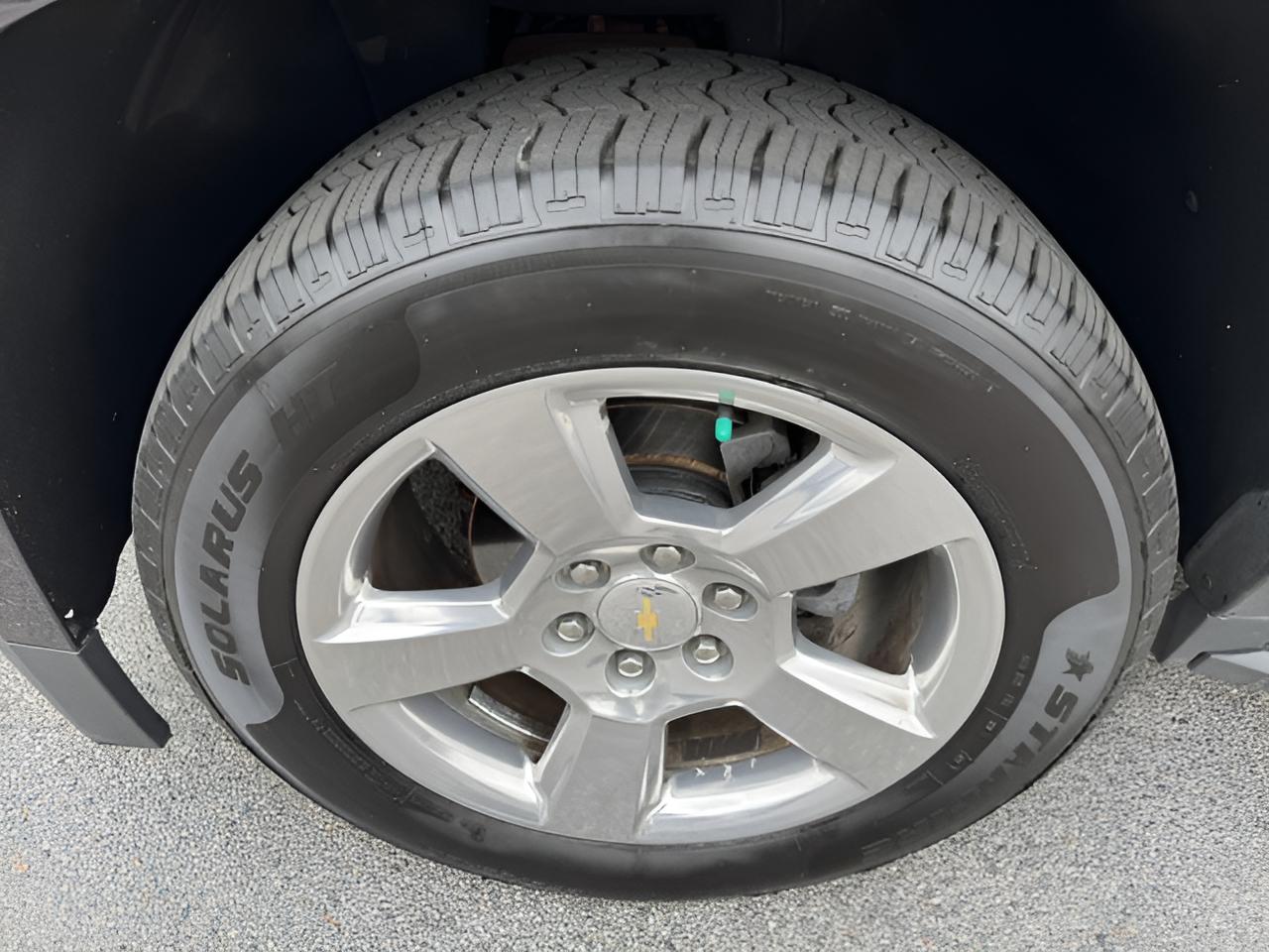 2017 Chevrolet Suburban LT, 2nd Row Buckets, Brand NEW GM Transmission with warranty