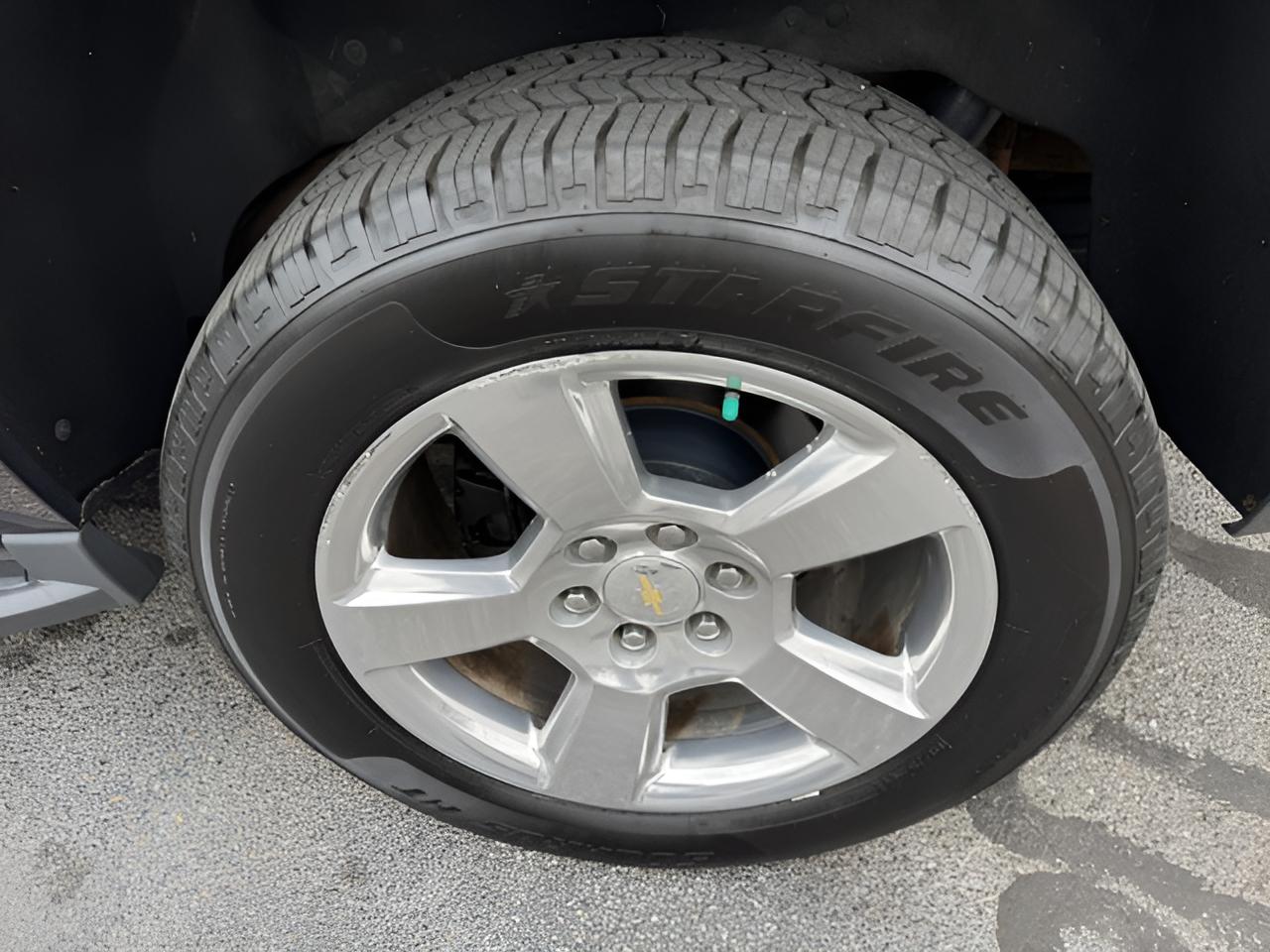 2017 Chevrolet Suburban LT, 2nd Row Buckets, Brand NEW GM Transmission with warranty