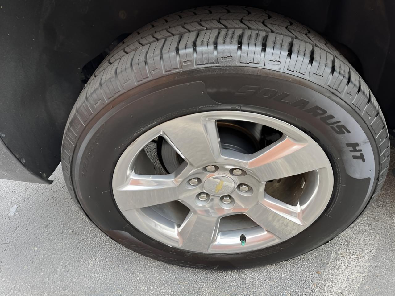 2017 Chevrolet Suburban LT, 2nd Row Buckets, Brand NEW GM Transmission with warranty