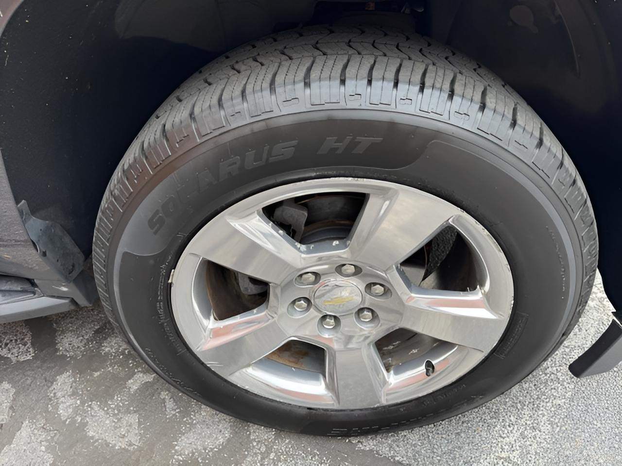 2017 Chevrolet Suburban LT, 2nd Row Buckets, Brand NEW GM Transmission with warranty