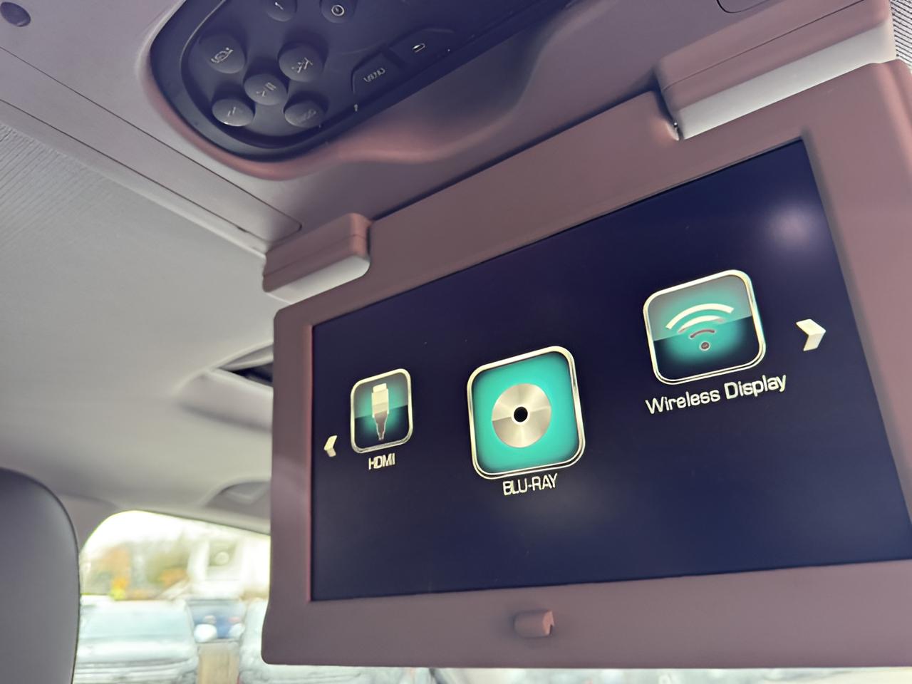 2017 Chevrolet Suburban LT, 2nd Row Buckets, Brand NEW GM Transmission with warranty