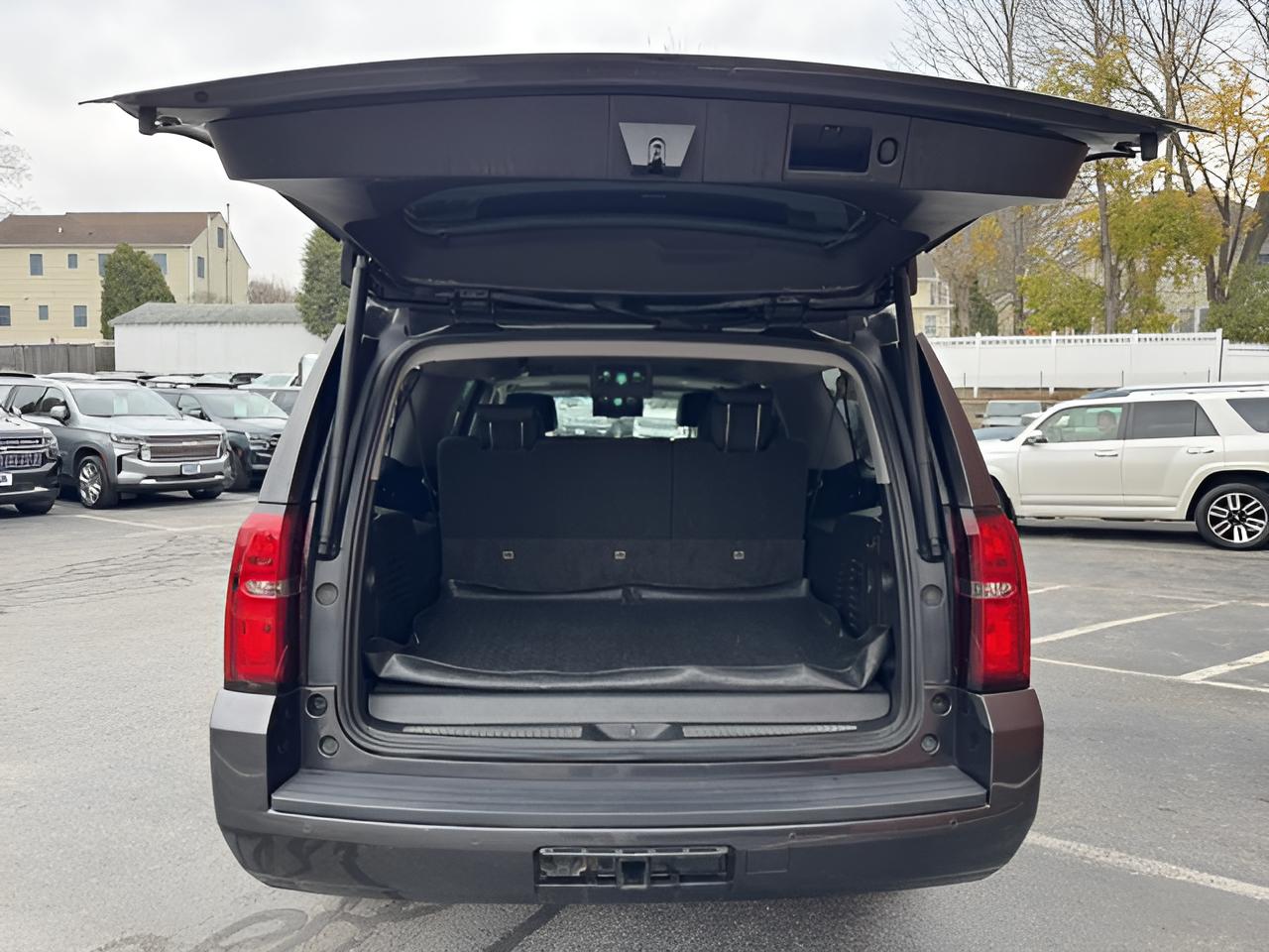 2017 Chevrolet Suburban LT, 2nd Row Buckets, Brand NEW GM Transmission with warranty