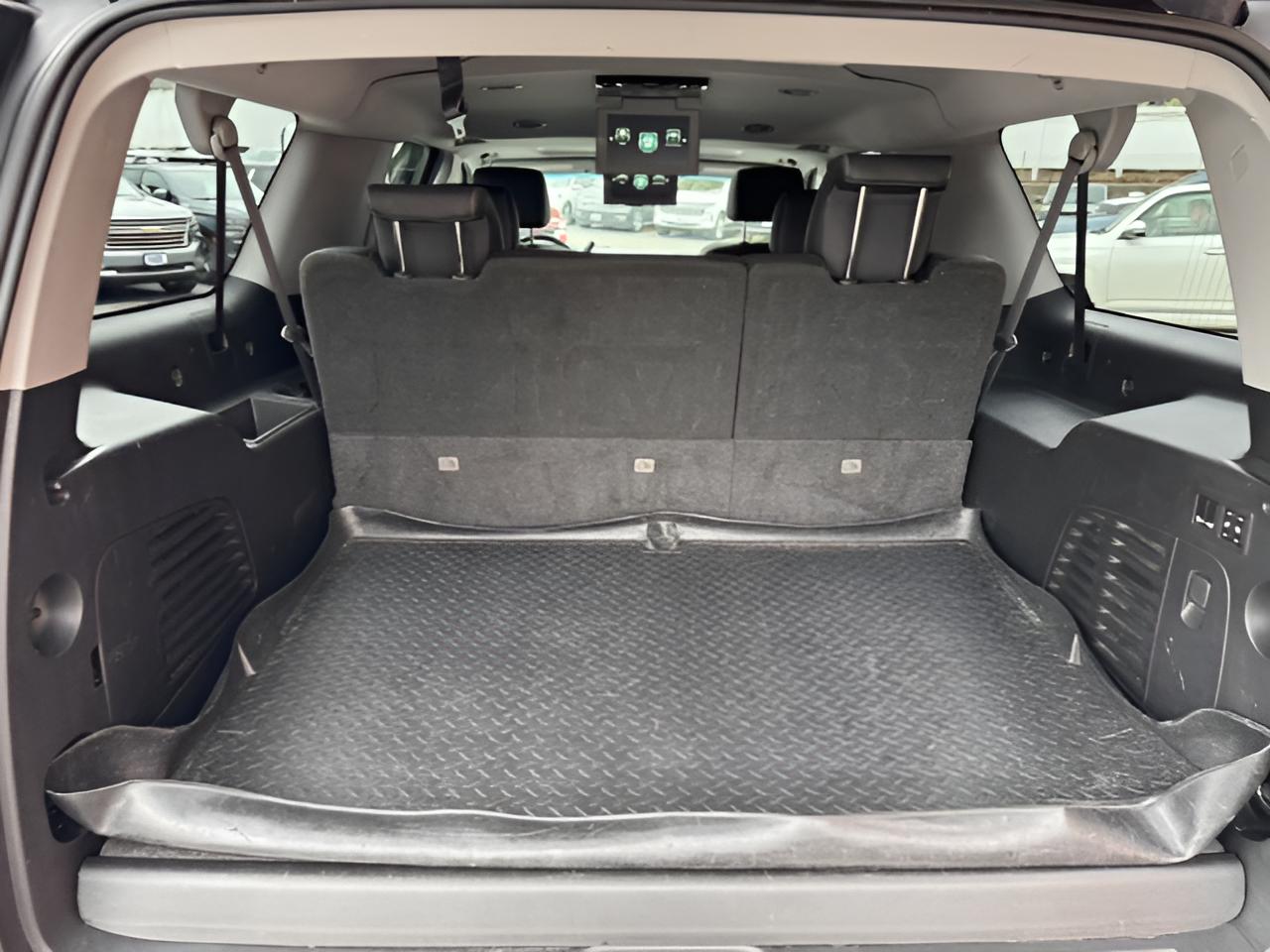 2017 Chevrolet Suburban LT, 2nd Row Buckets, Brand NEW GM Transmission with warranty