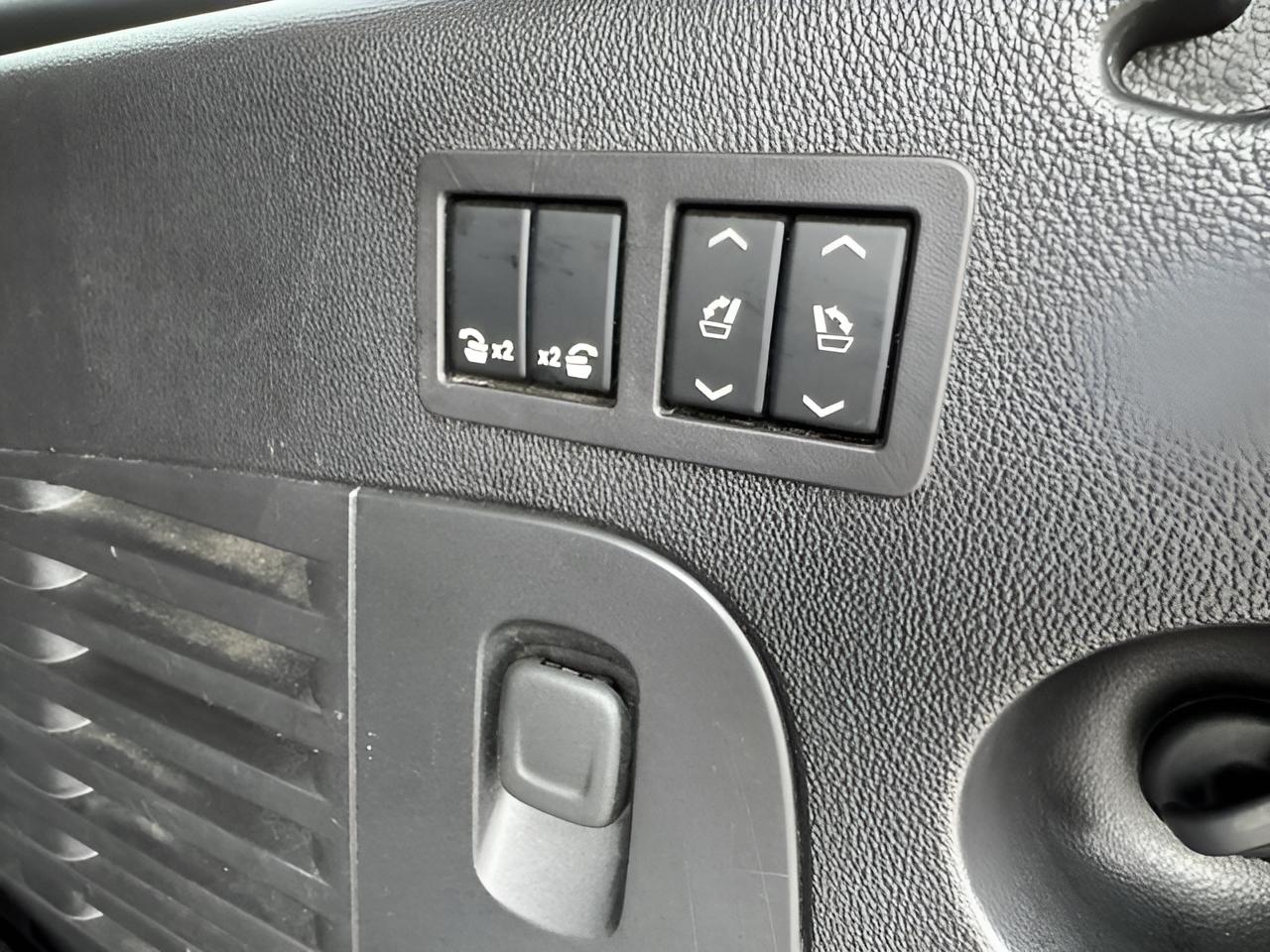 2017 Chevrolet Suburban LT, 2nd Row Buckets, Brand NEW GM Transmission with warranty