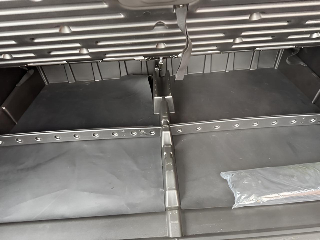 2017 Chevrolet Suburban LT, 2nd Row Buckets, Brand NEW GM Transmission with warranty