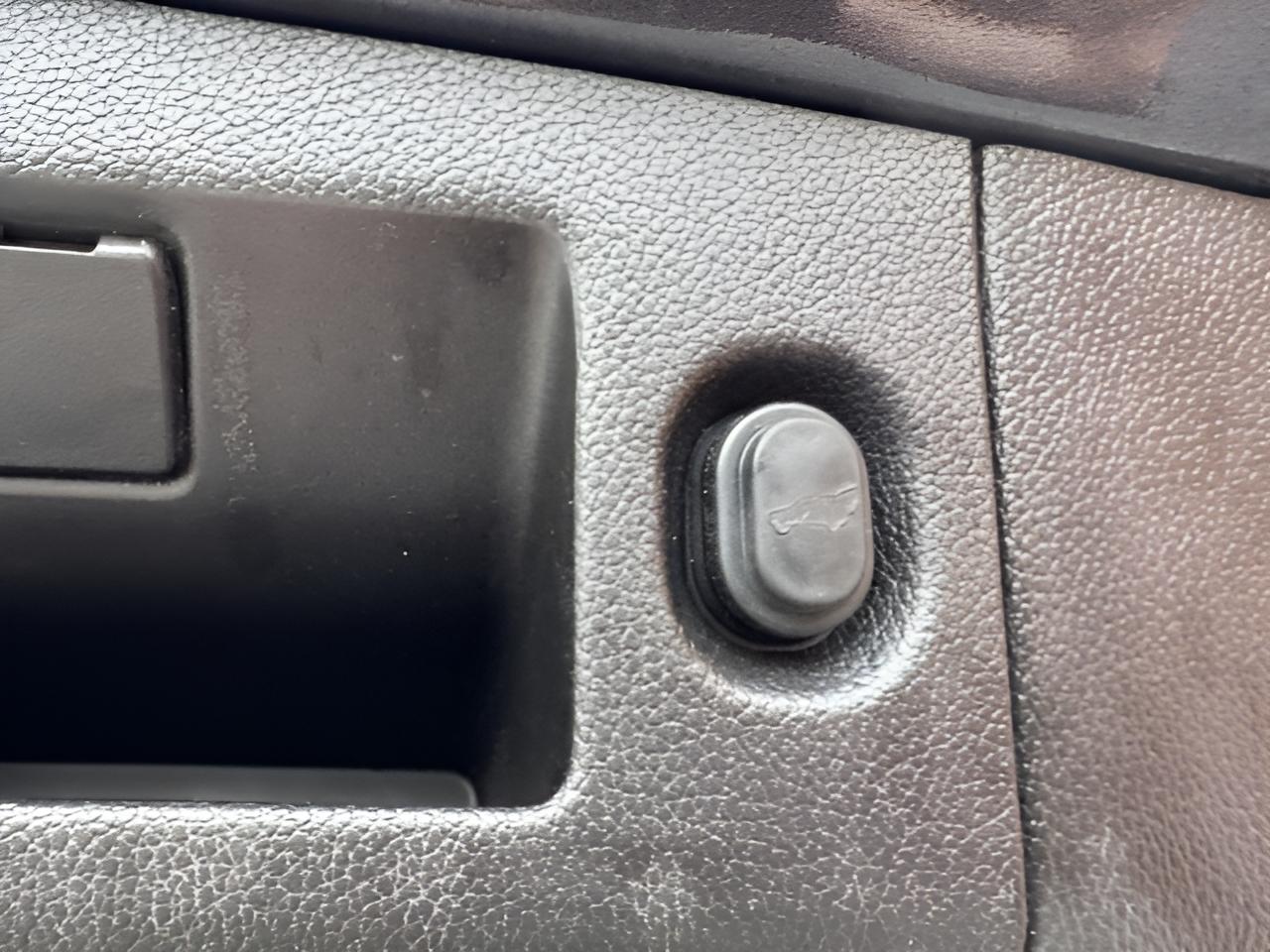 2017 Chevrolet Suburban LT, 2nd Row Buckets, Brand NEW GM Transmission with warranty