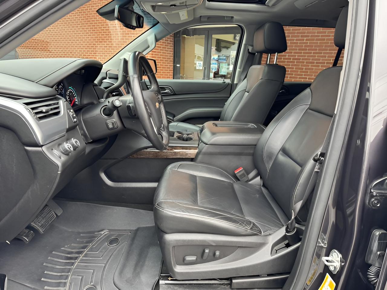 2017 Chevrolet Suburban LT, 2nd Row Buckets, Brand NEW GM Transmission with warranty