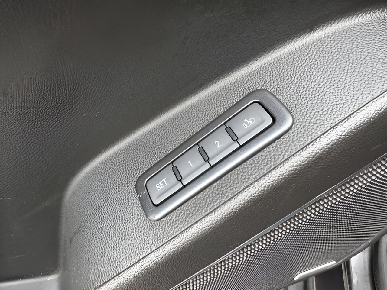 2017 Chevrolet Suburban LT, 2nd Row Buckets, Brand NEW GM Transmission with warranty