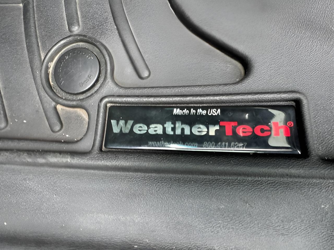 2017 Chevrolet Suburban LT, 2nd Row Buckets, Brand NEW GM Transmission with warranty