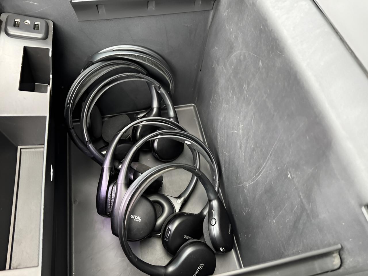 2017 Chevrolet Suburban LT, 2nd Row Buckets, Brand NEW GM Transmission with warranty