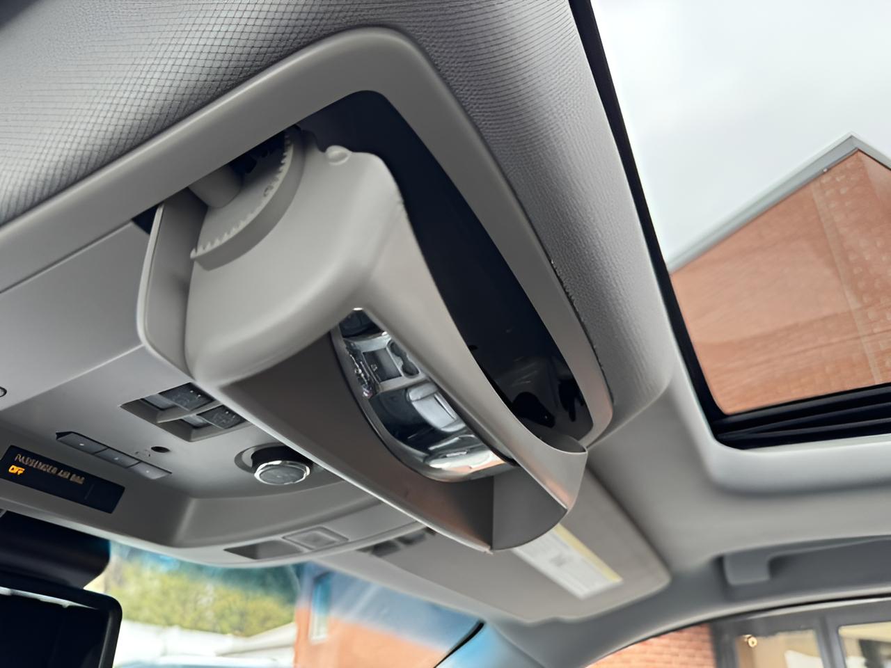 2017 Chevrolet Suburban LT, 2nd Row Buckets, Brand NEW GM Transmission with warranty