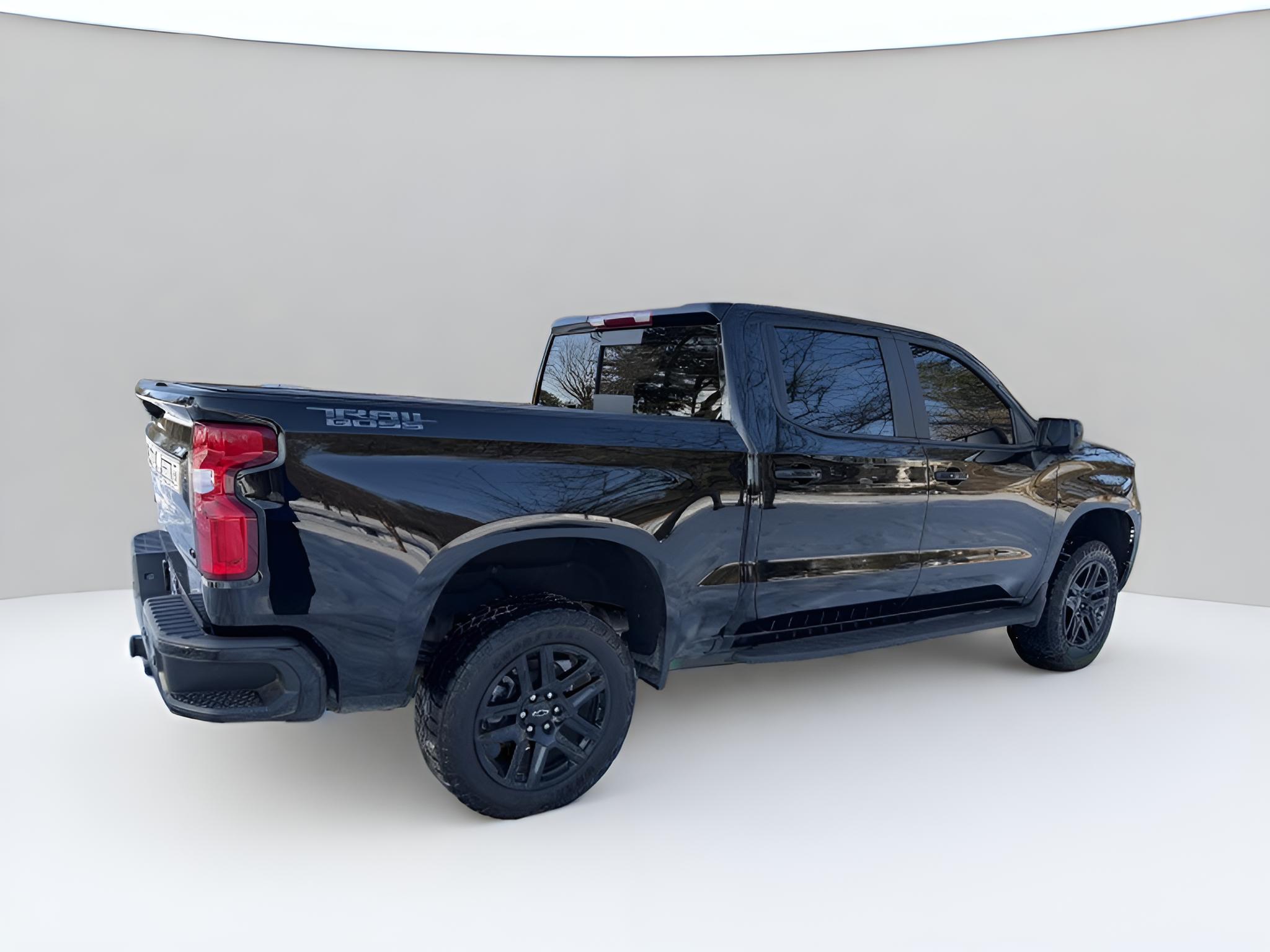 2025 Chevrolet Silverado 1500 LT Trail Boss, 1-owner, no accidents, all options