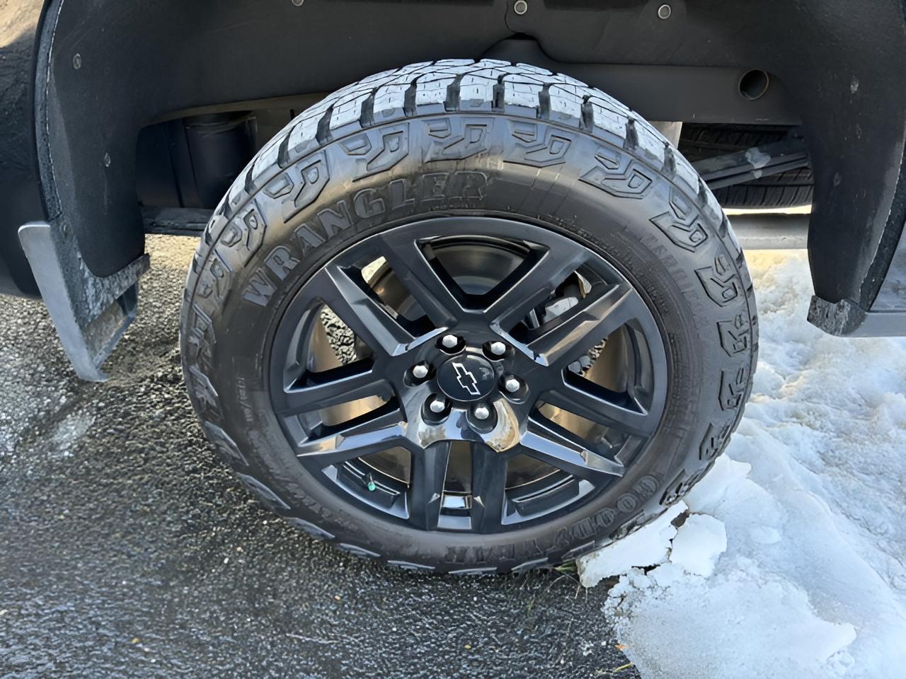 2025 Chevrolet Silverado 1500 LT Trail Boss, 1-owner, no accidents, all options