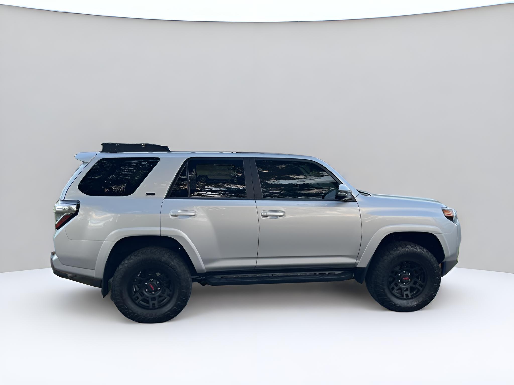 2022 Toyota 4Runner SR5 Premium, Roof rack and LED light bar, TRD Pro Wheels ,