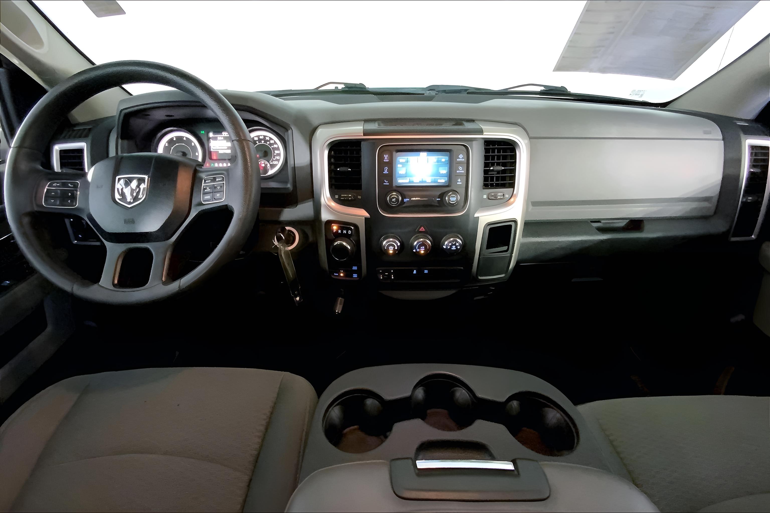 2016 RAM 1500 SLT
