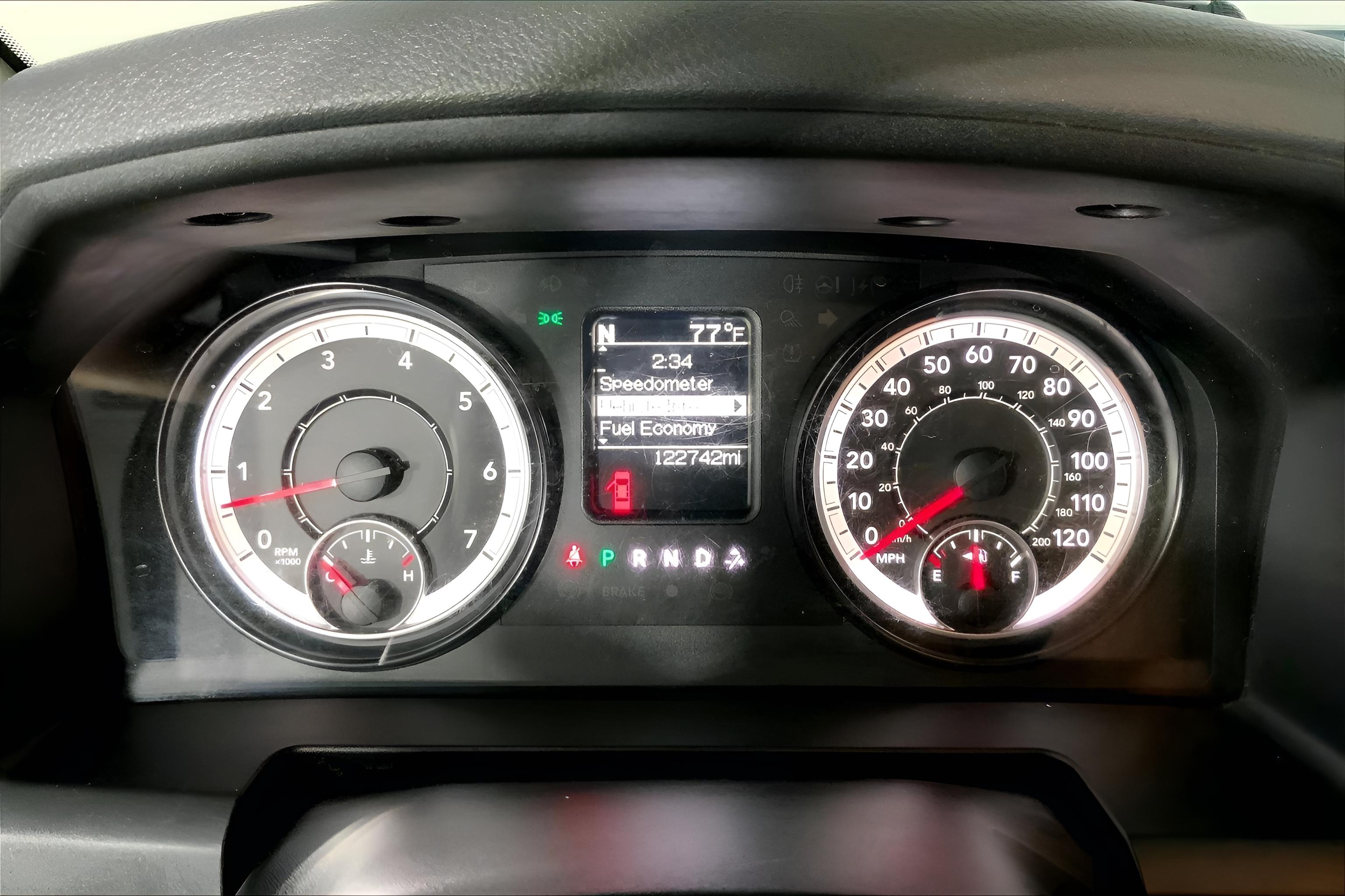 2016 RAM 1500 SLT