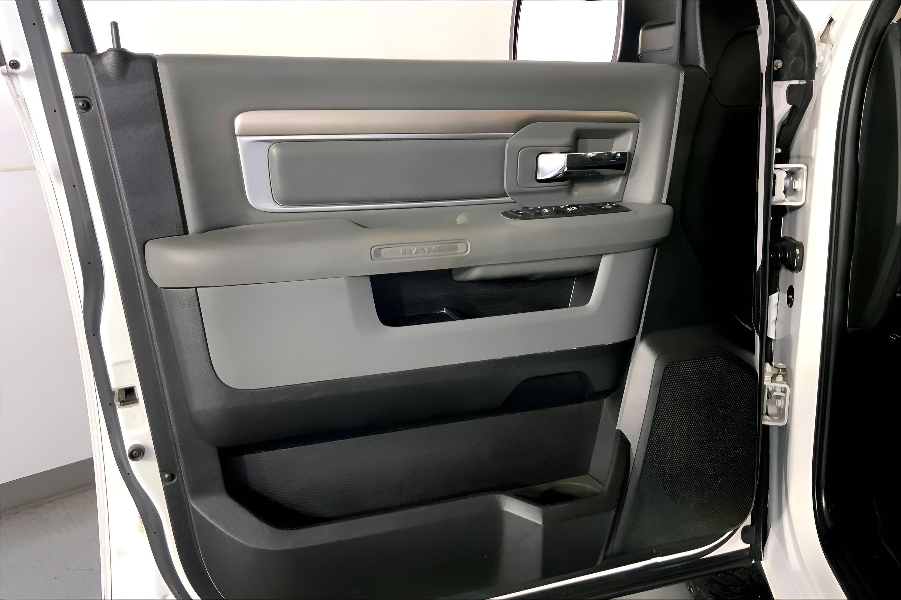 2016 RAM 1500 SLT