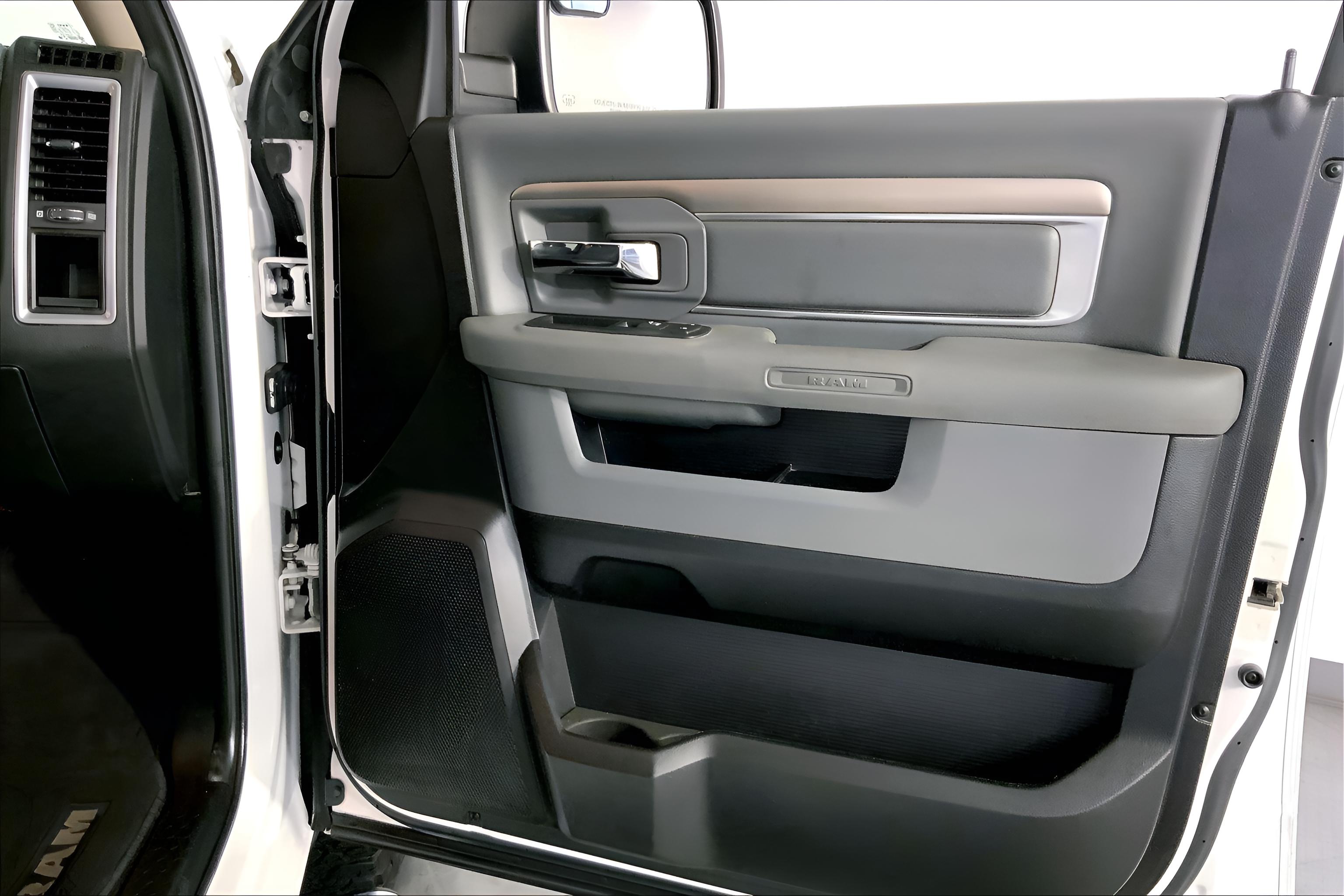 2016 RAM 1500 SLT