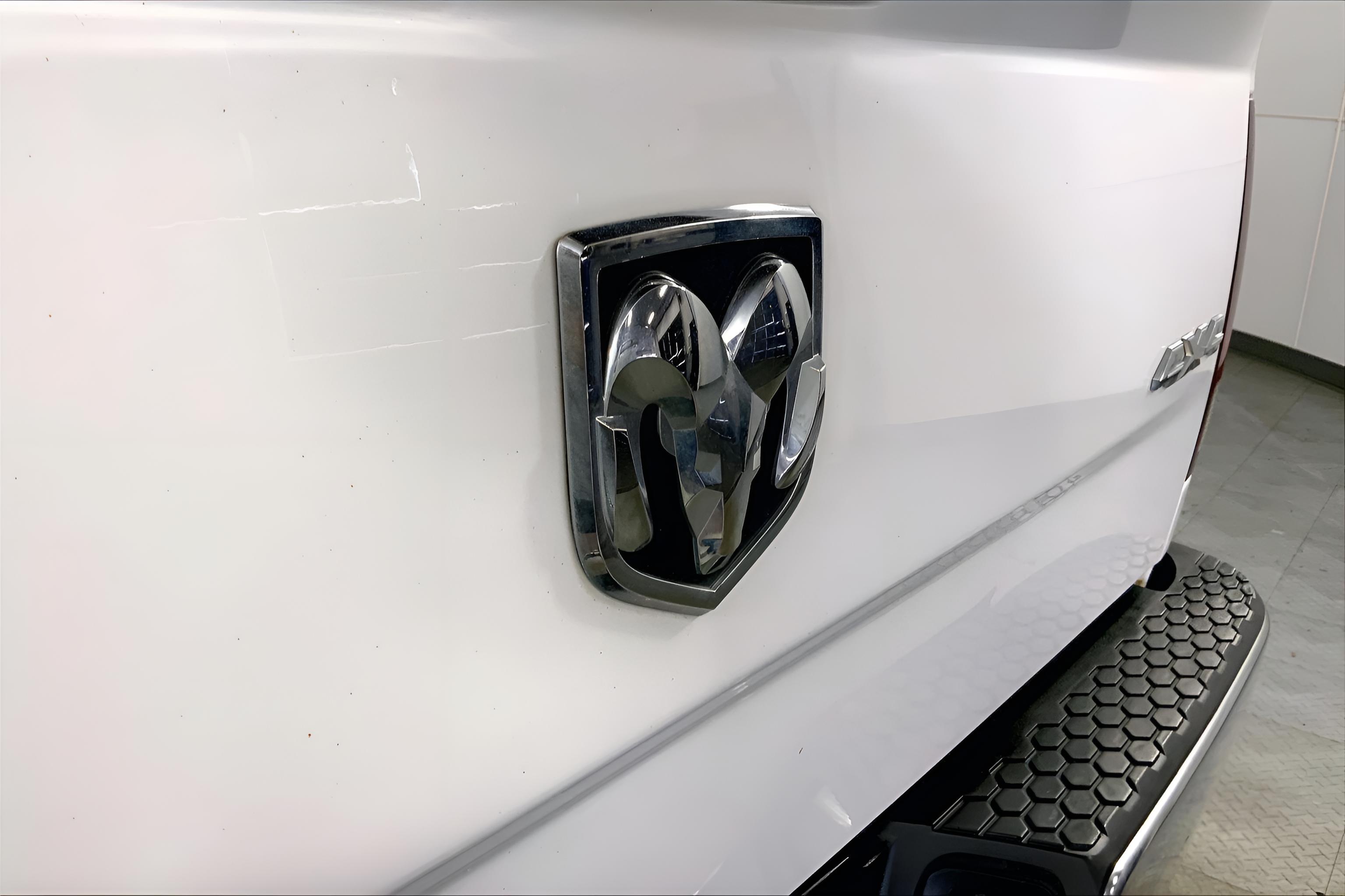 2016 RAM 1500 SLT