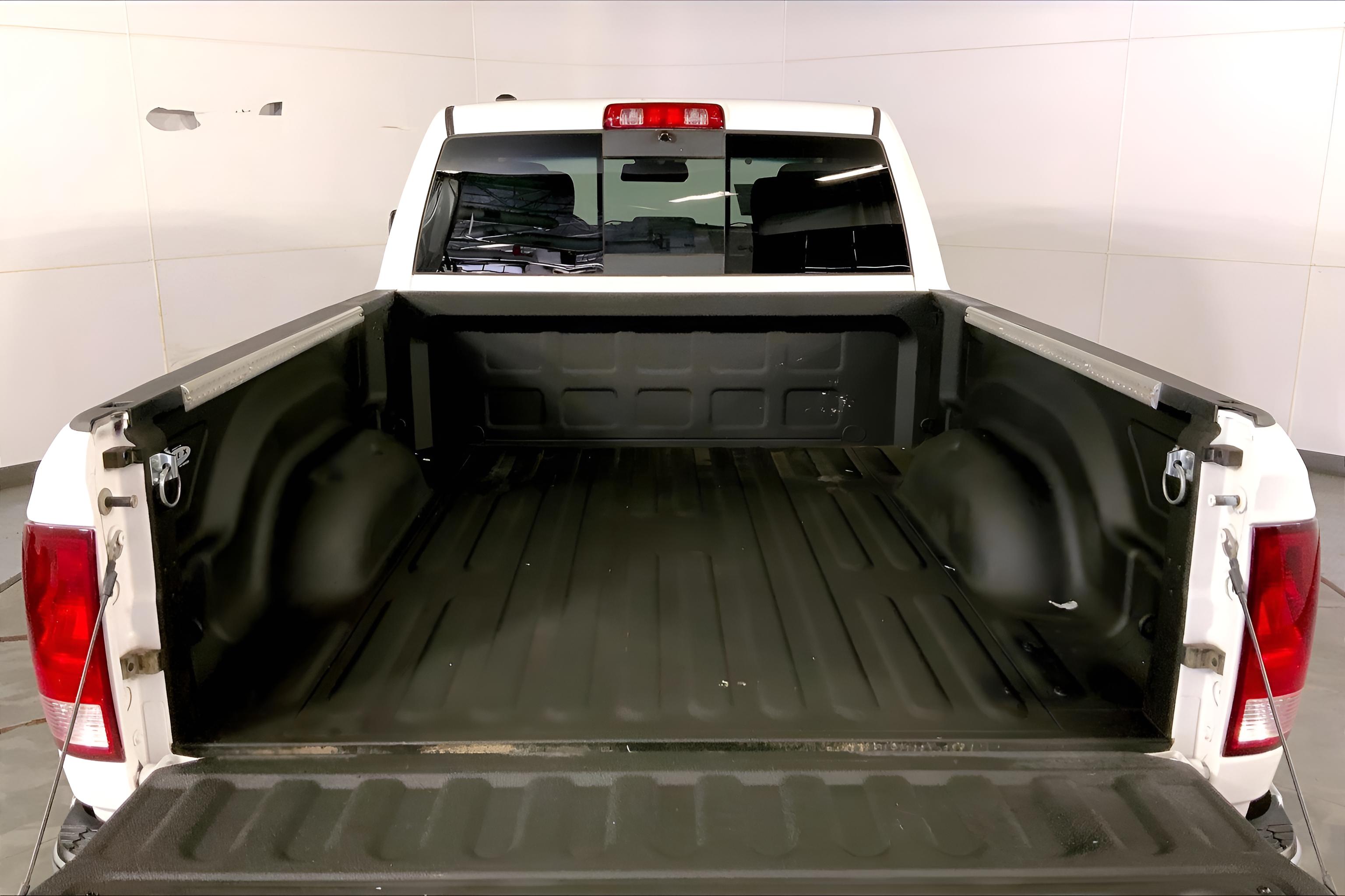 2016 RAM 1500 SLT