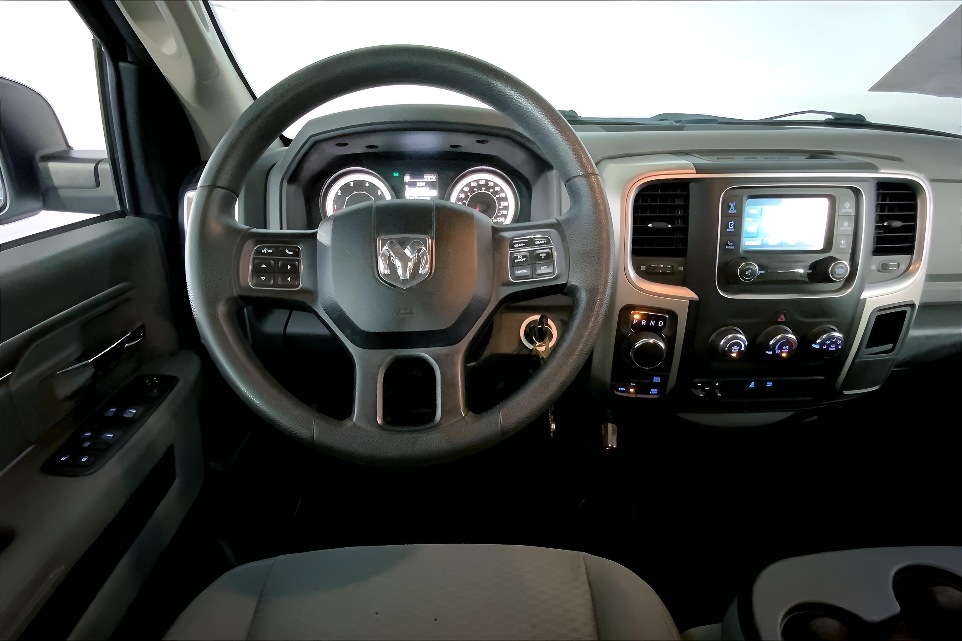 2016 RAM 1500 SLT