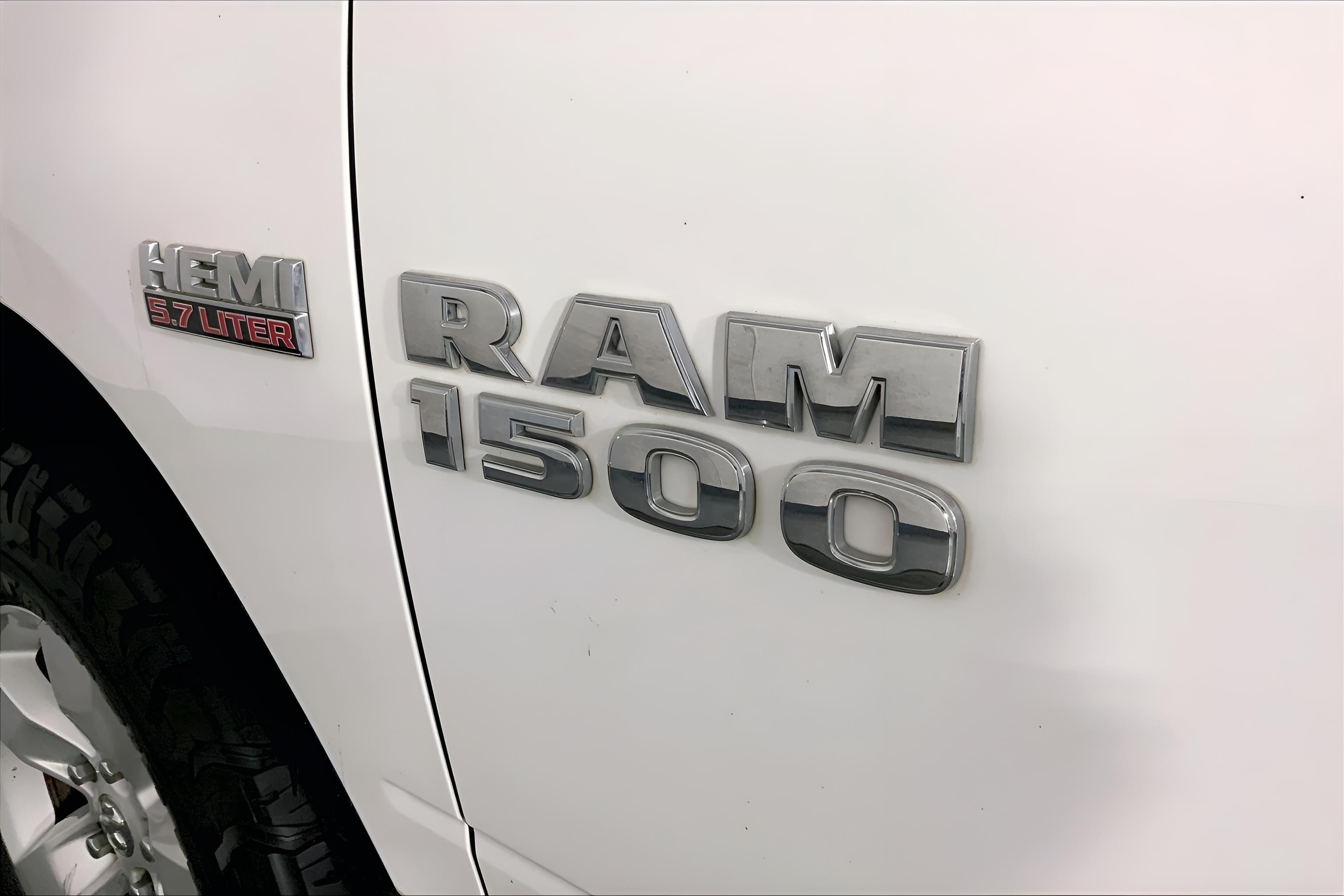 2016 RAM 1500 SLT