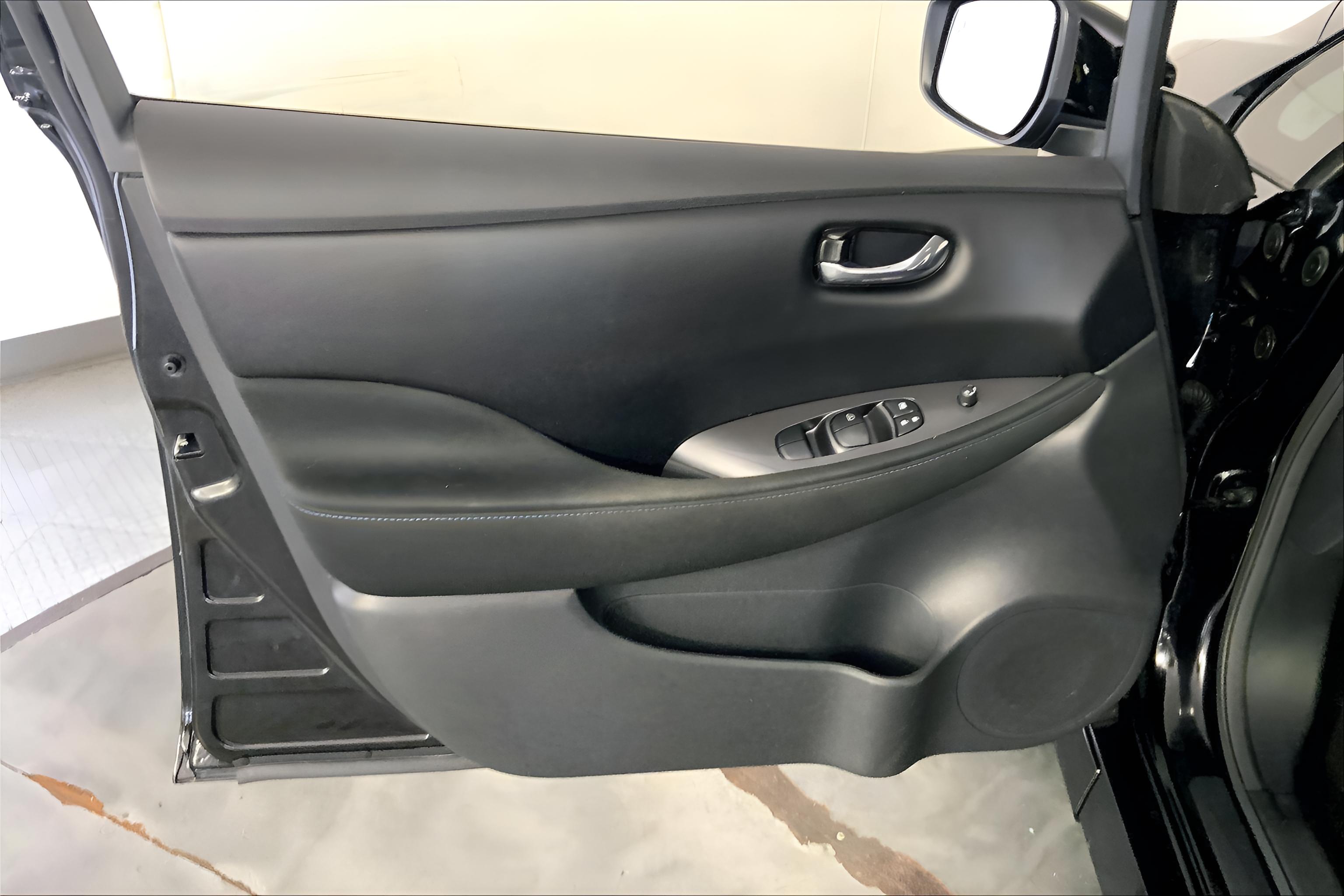 2023 Nissan LEAF S