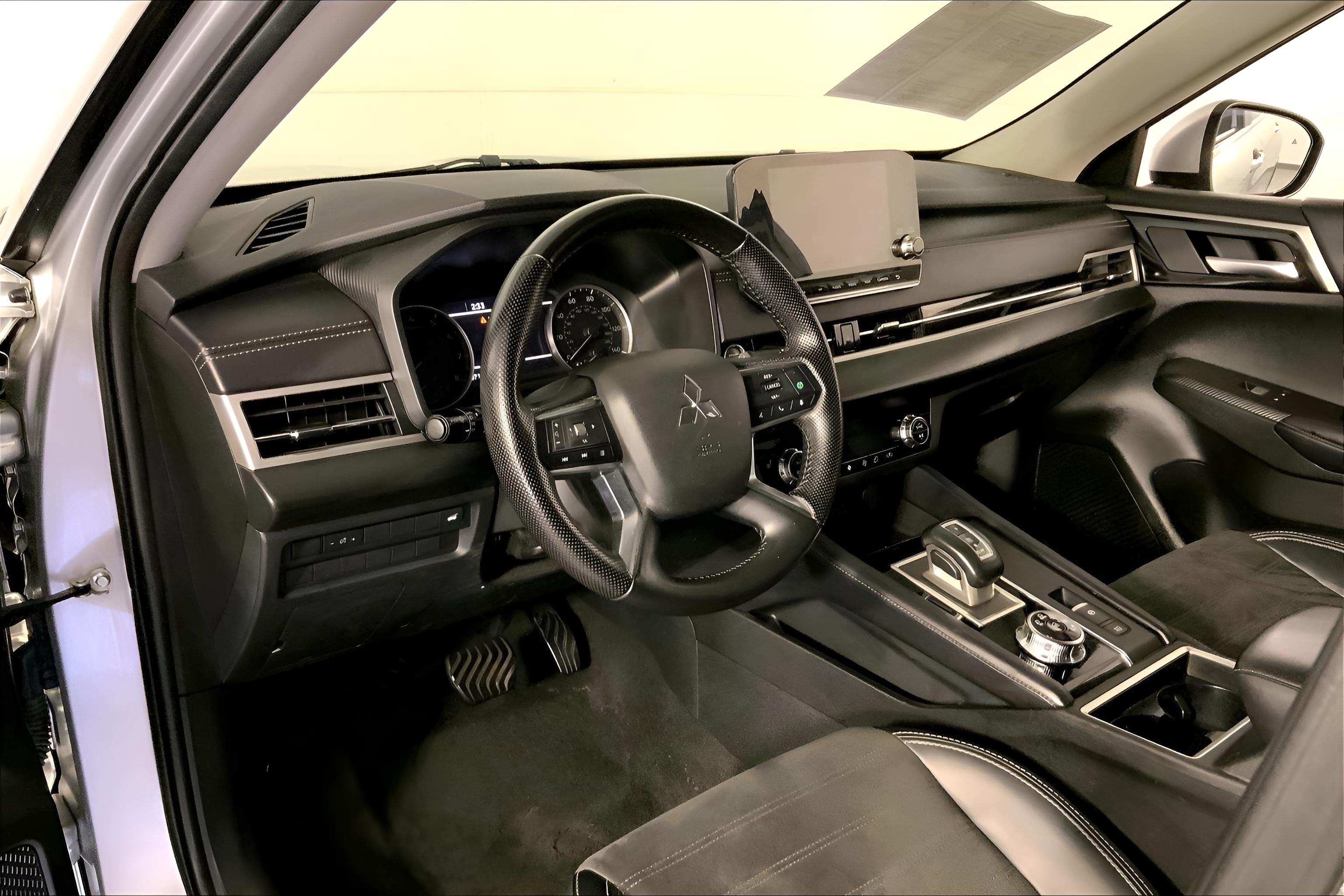 2024 Mitsubishi Outlander SE Black Edition