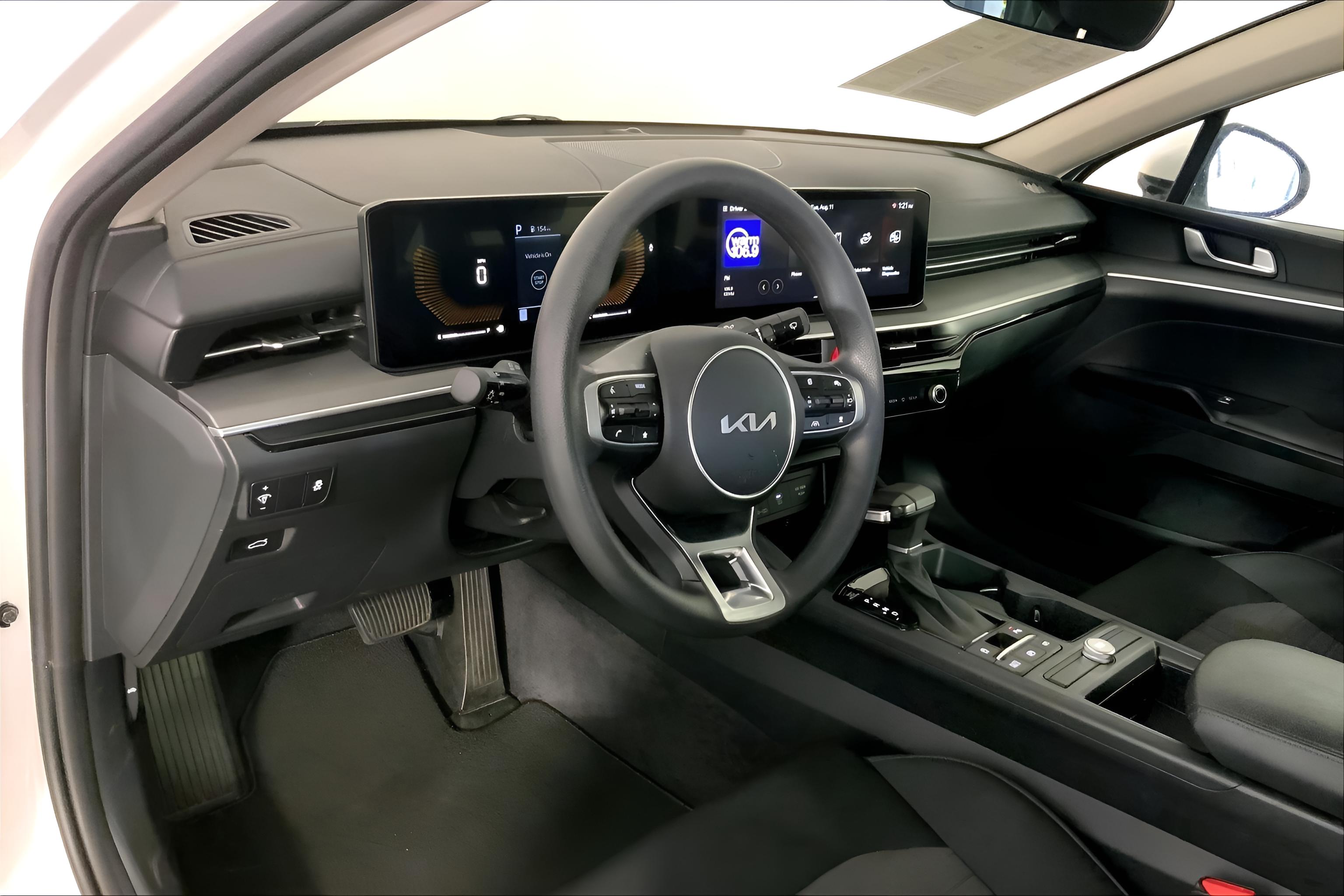 2025 Kia K5 LXS