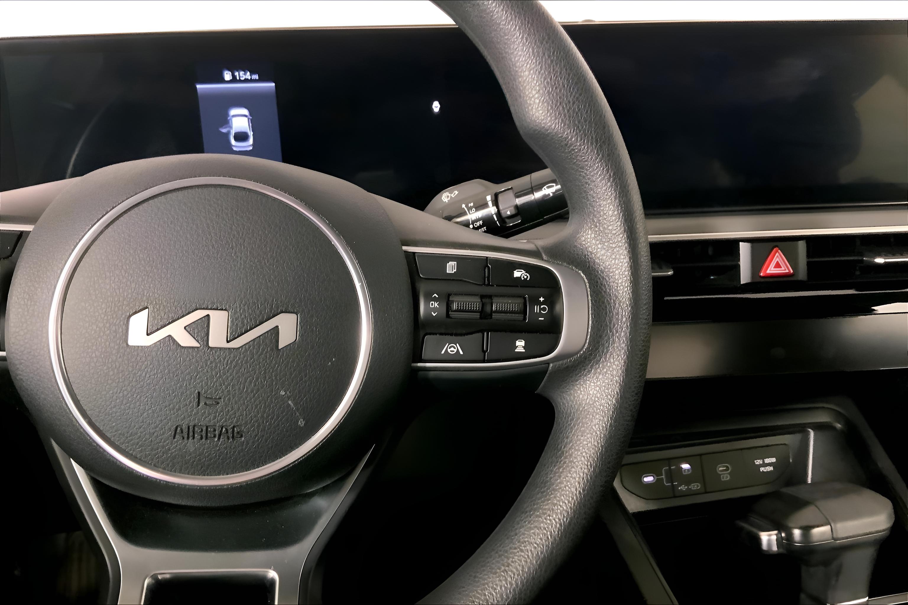 2025 Kia K5 LXS