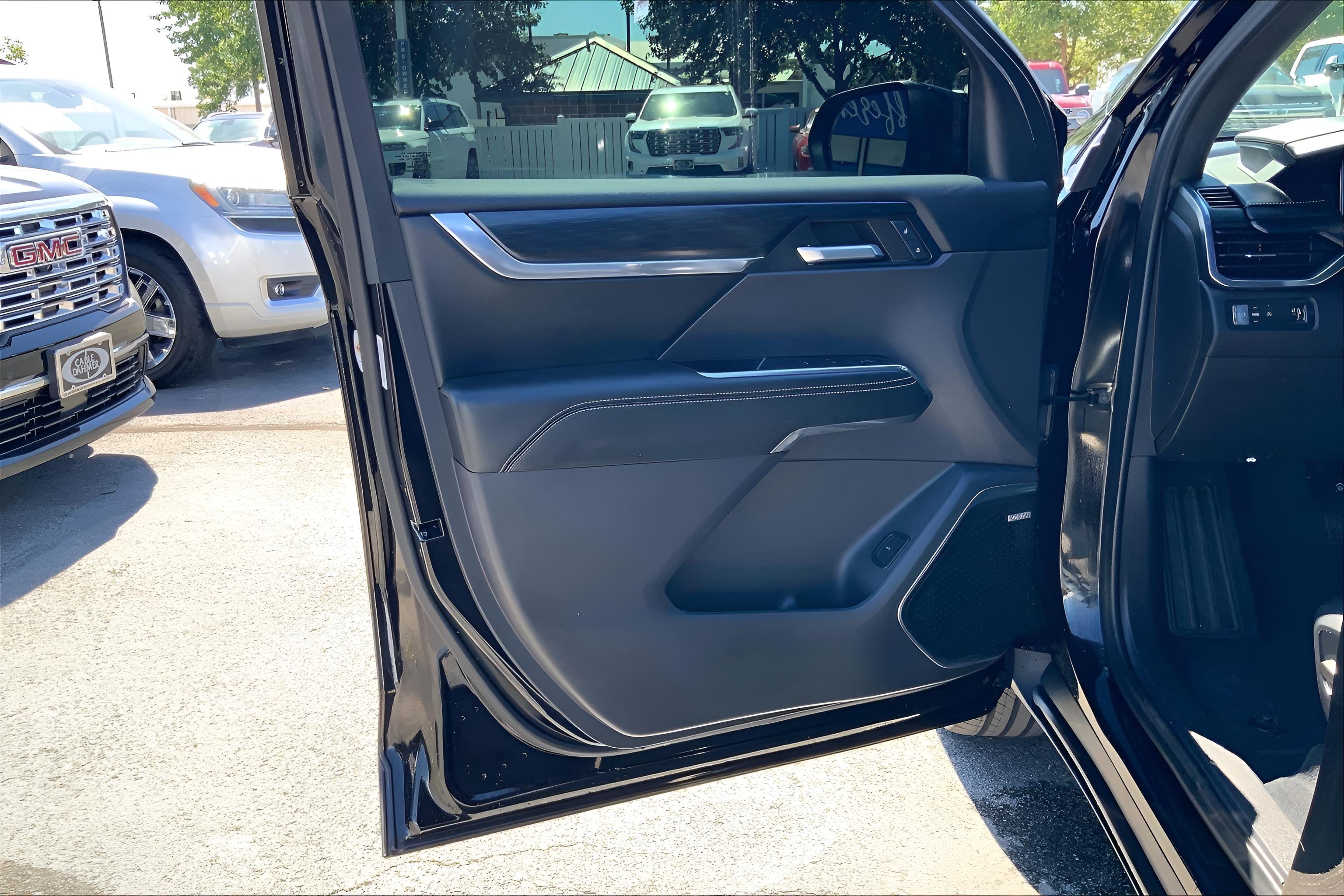 2024 GMC Acadia Elevation