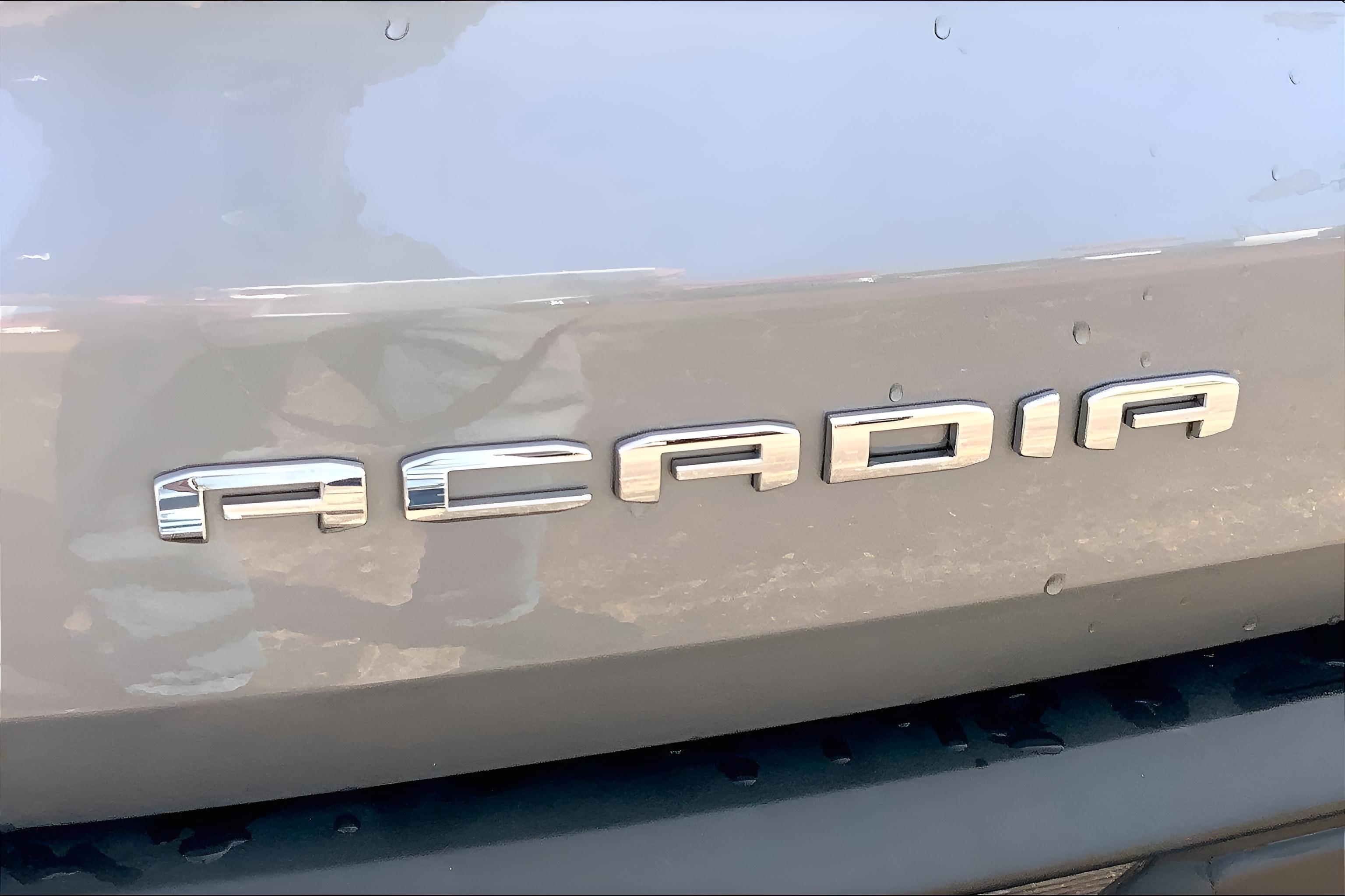 2025 GMC Acadia Elevation
