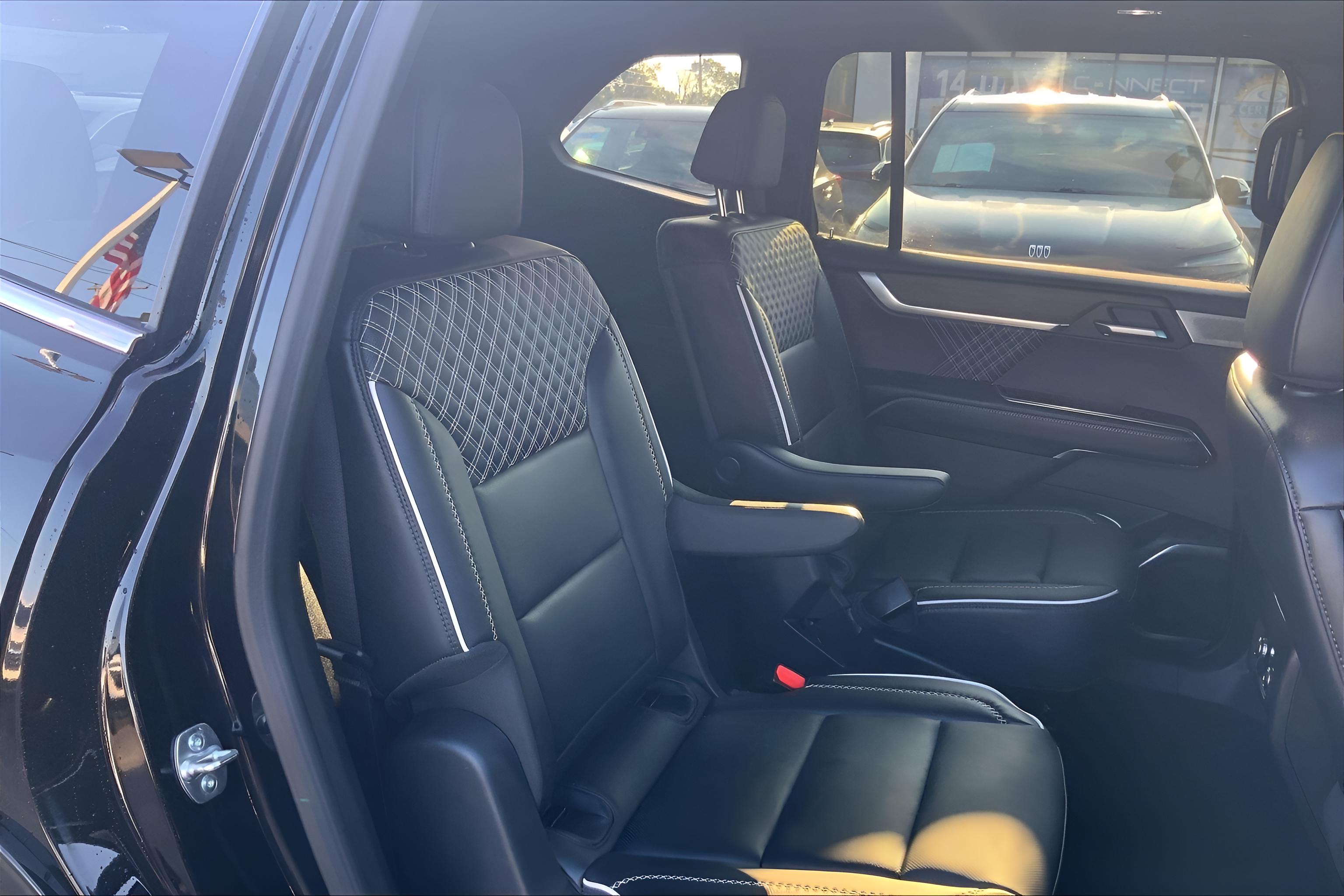 2025 GMC Acadia Denali