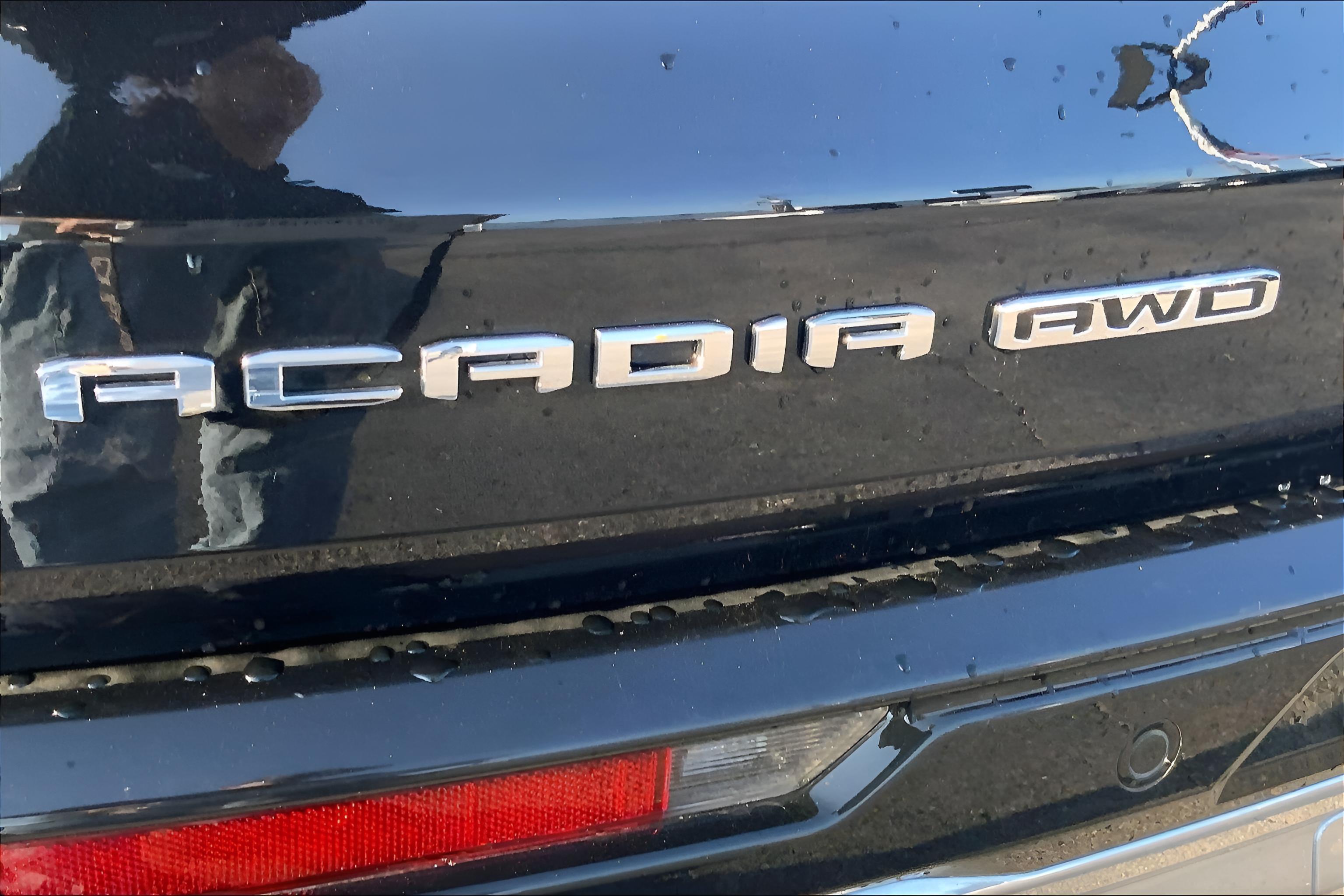 2025 GMC Acadia Denali