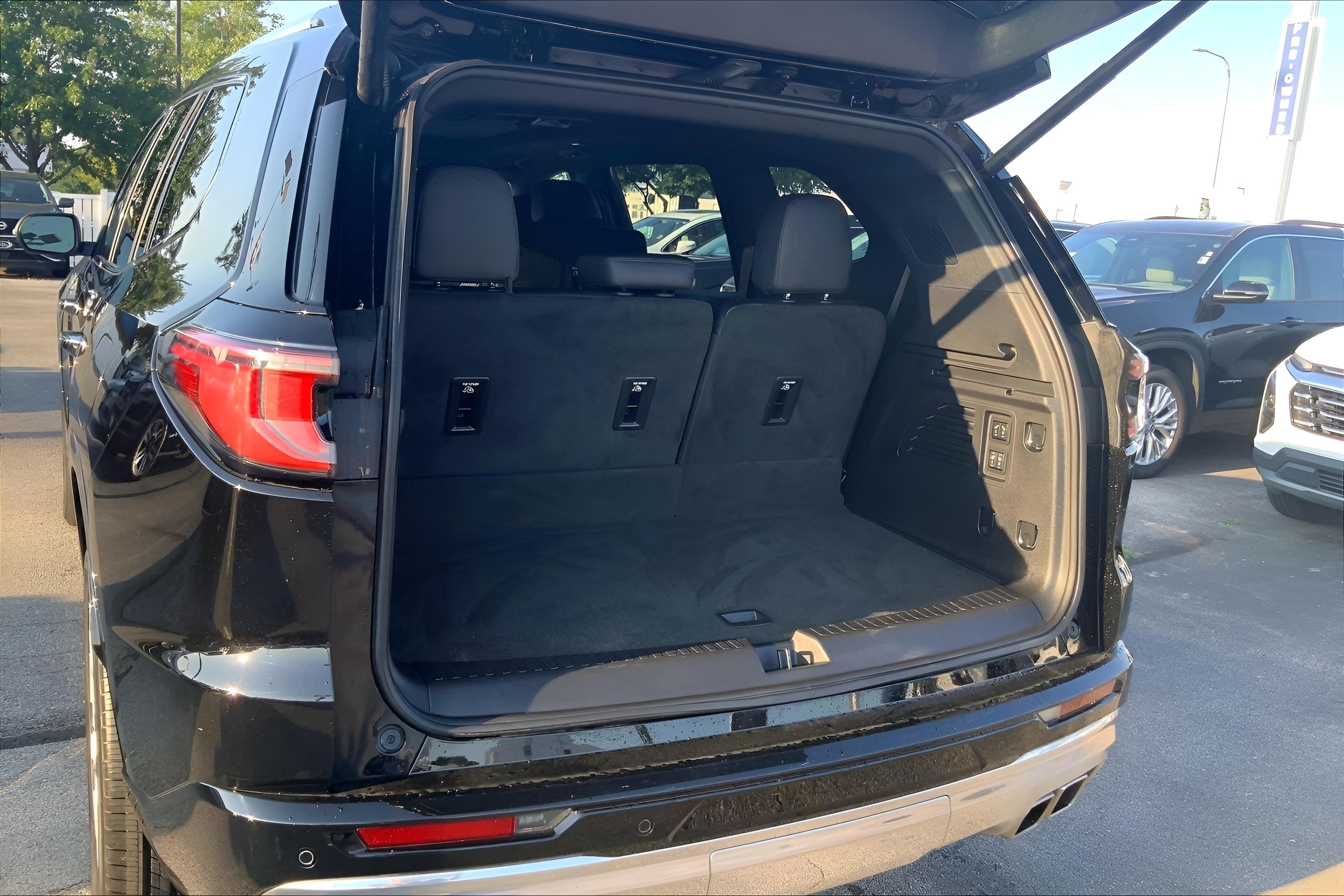 2025 GMC Acadia Denali