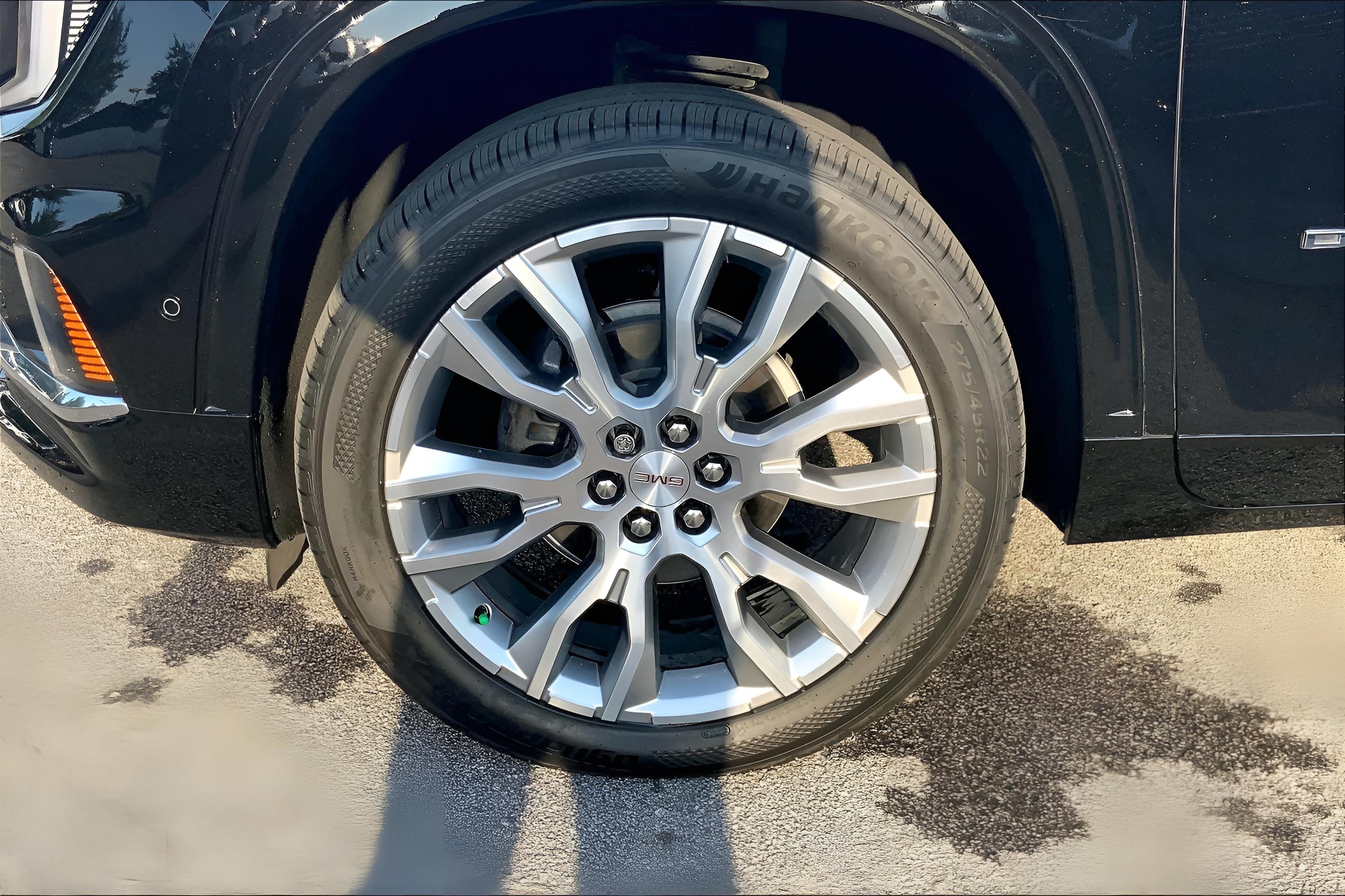 2025 GMC Acadia Denali